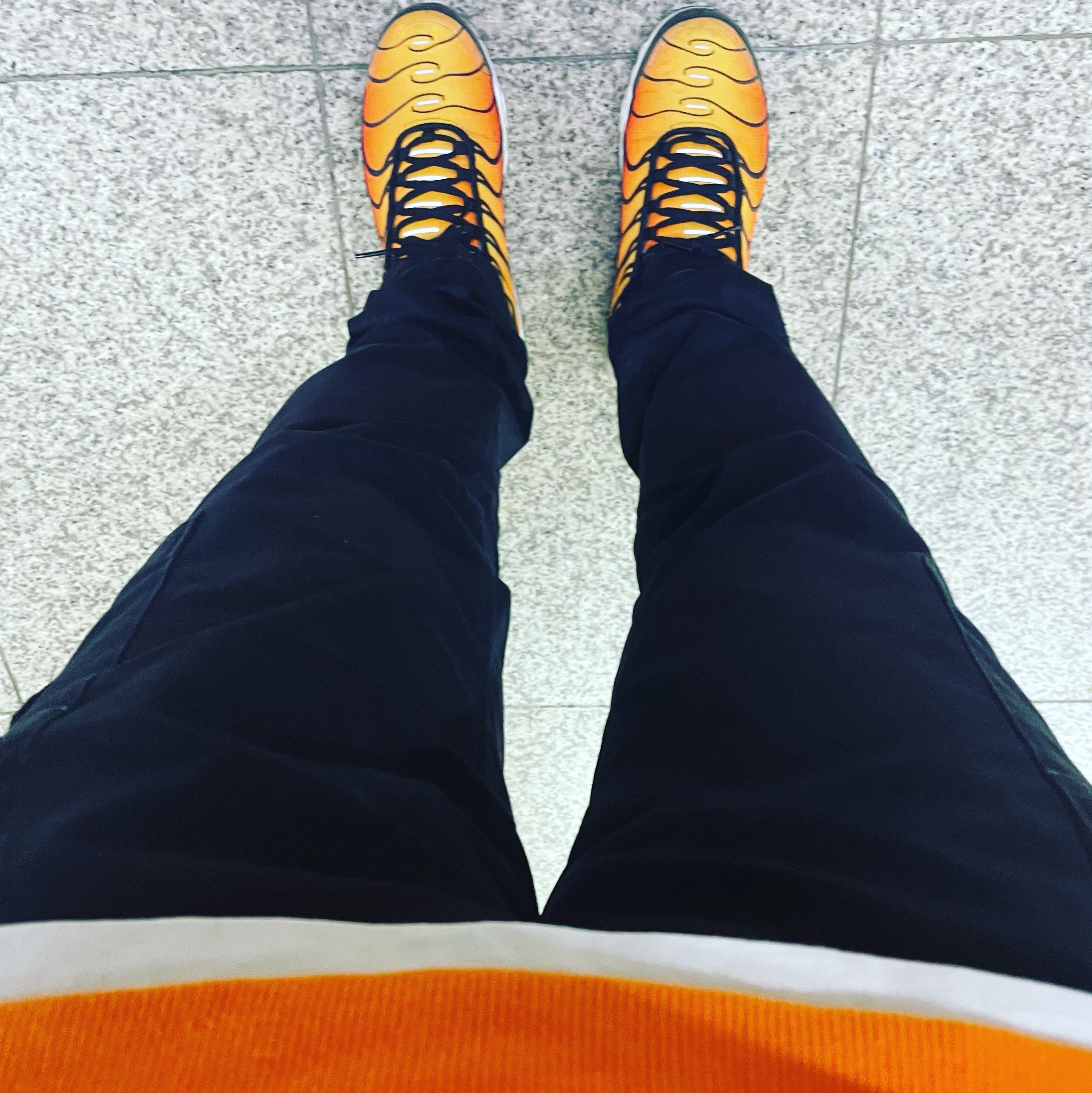 Nike Air Max Plus TXT TN Tour Yellow Total Orange, Stone Island 312L1 T.CO+OLD Cargo Pants Black - 21FW 착용 스타일