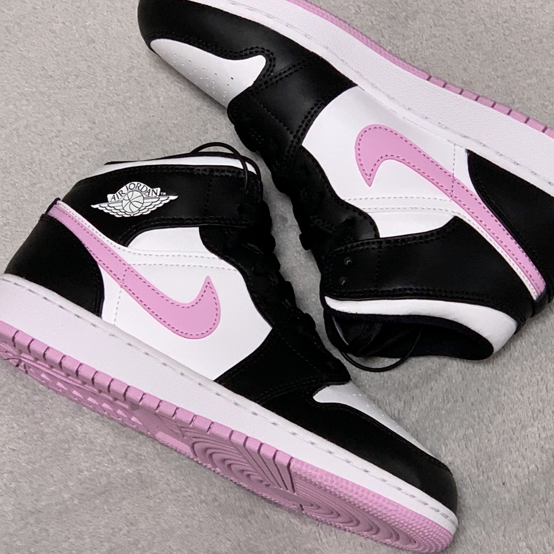 (GS) Jordan 1 Mid Light Arctic Pink 착용 스타일 - 1