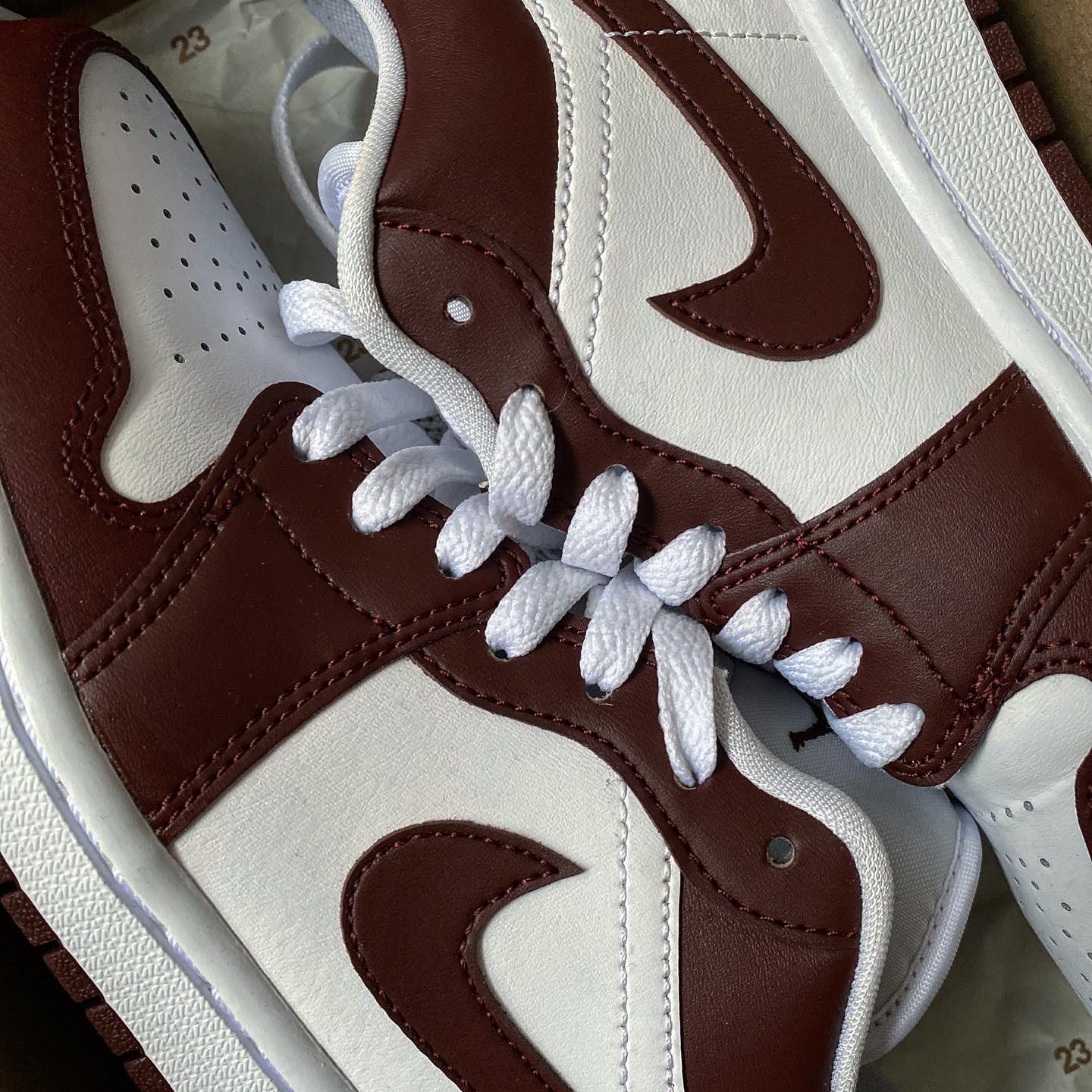 (W) Jordan 1 Low Bronze Eclipse 착용 스타일 - 2