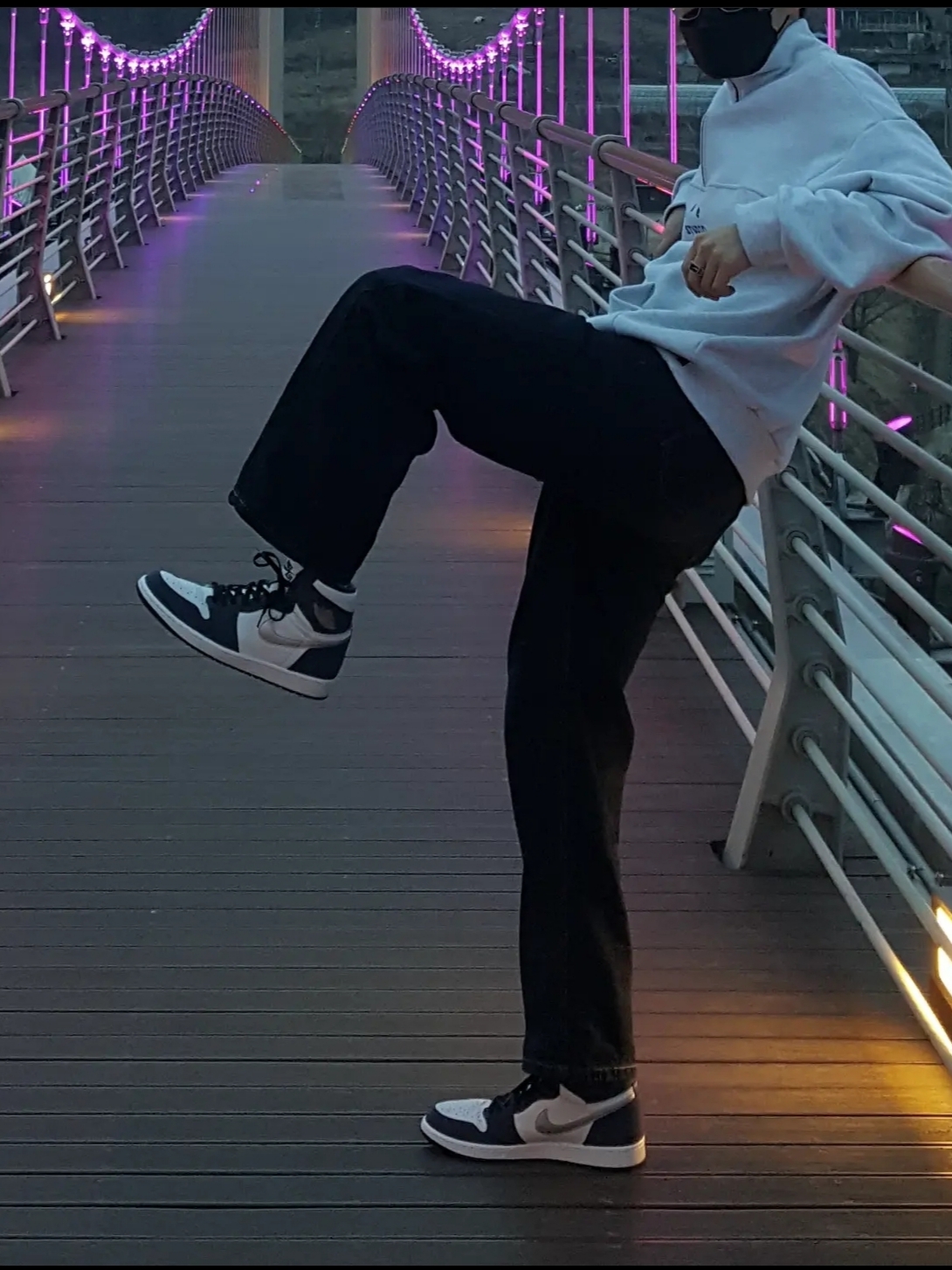 Jordan 1 Retro High OG CO.JP Midnight Navy, IAB Studio Half Zip Pullover Light Gray 착용 스타일