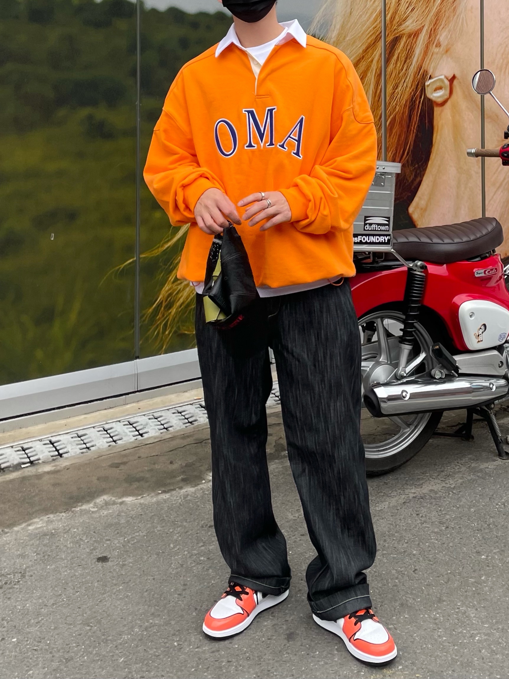 Jordan 1 Mid SE Turf Orange 착용 스타일 - 5