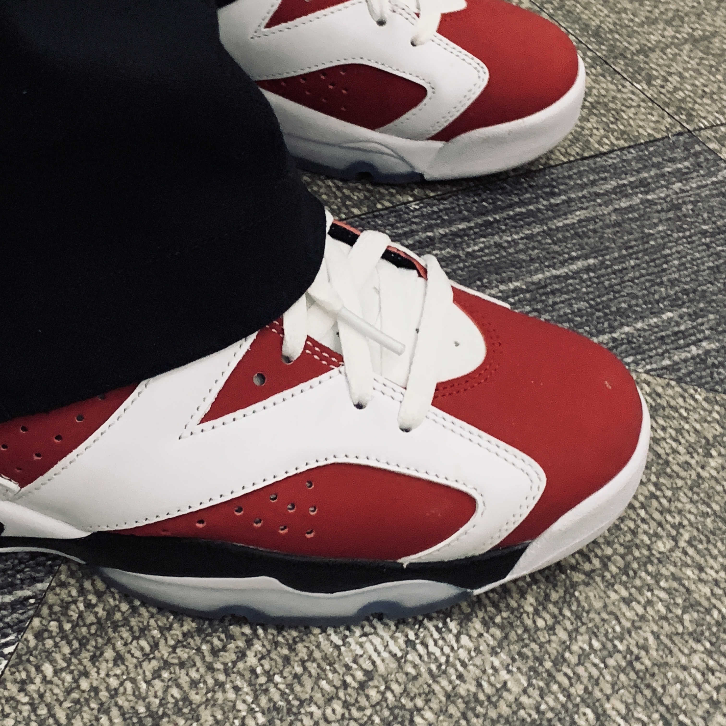 Jordan 6 Retro Carmine 2021 착용 스타일 - 2