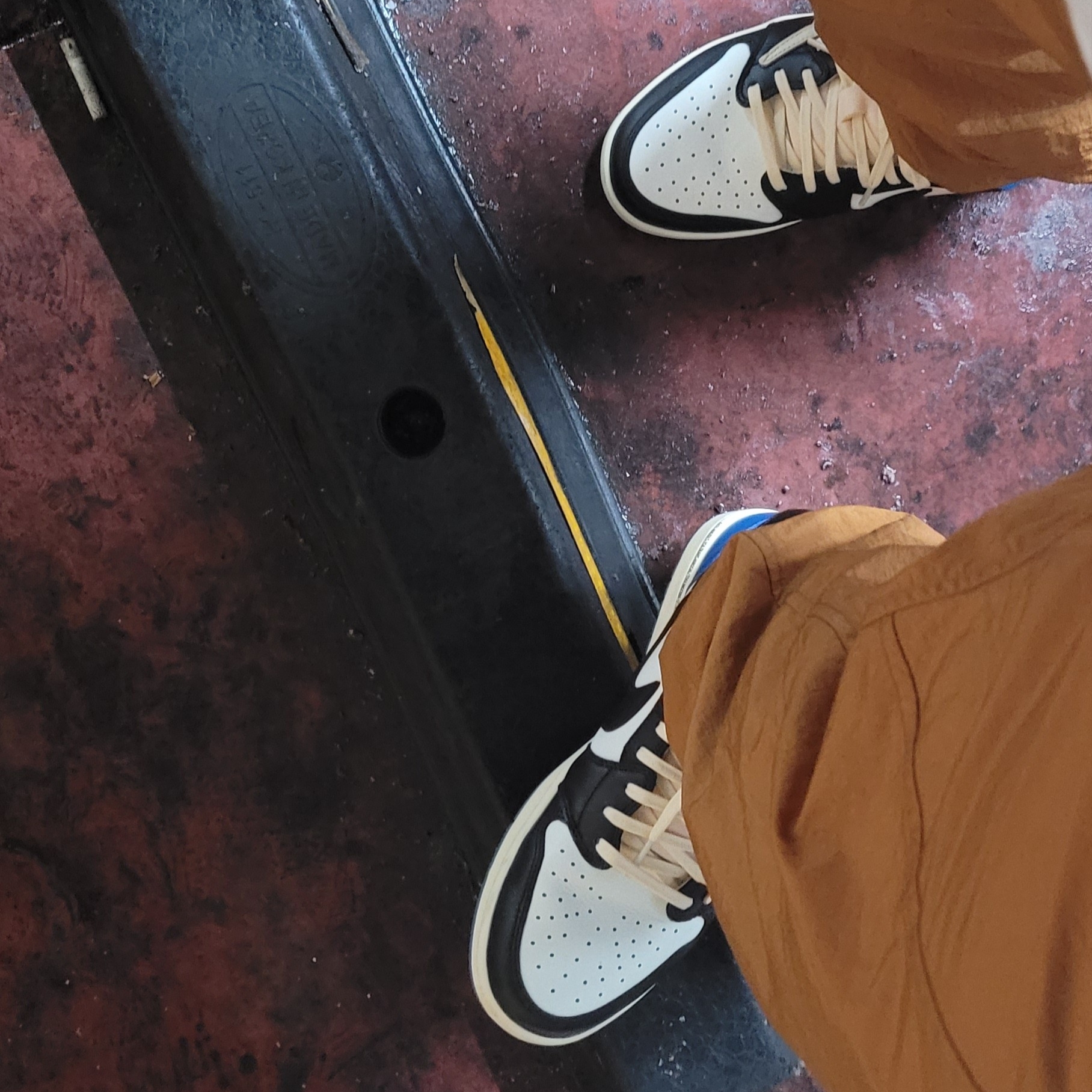 Jordan 1 x Travis Scott x Fragment Retro Low OG SP Military Blue 착용 스타일