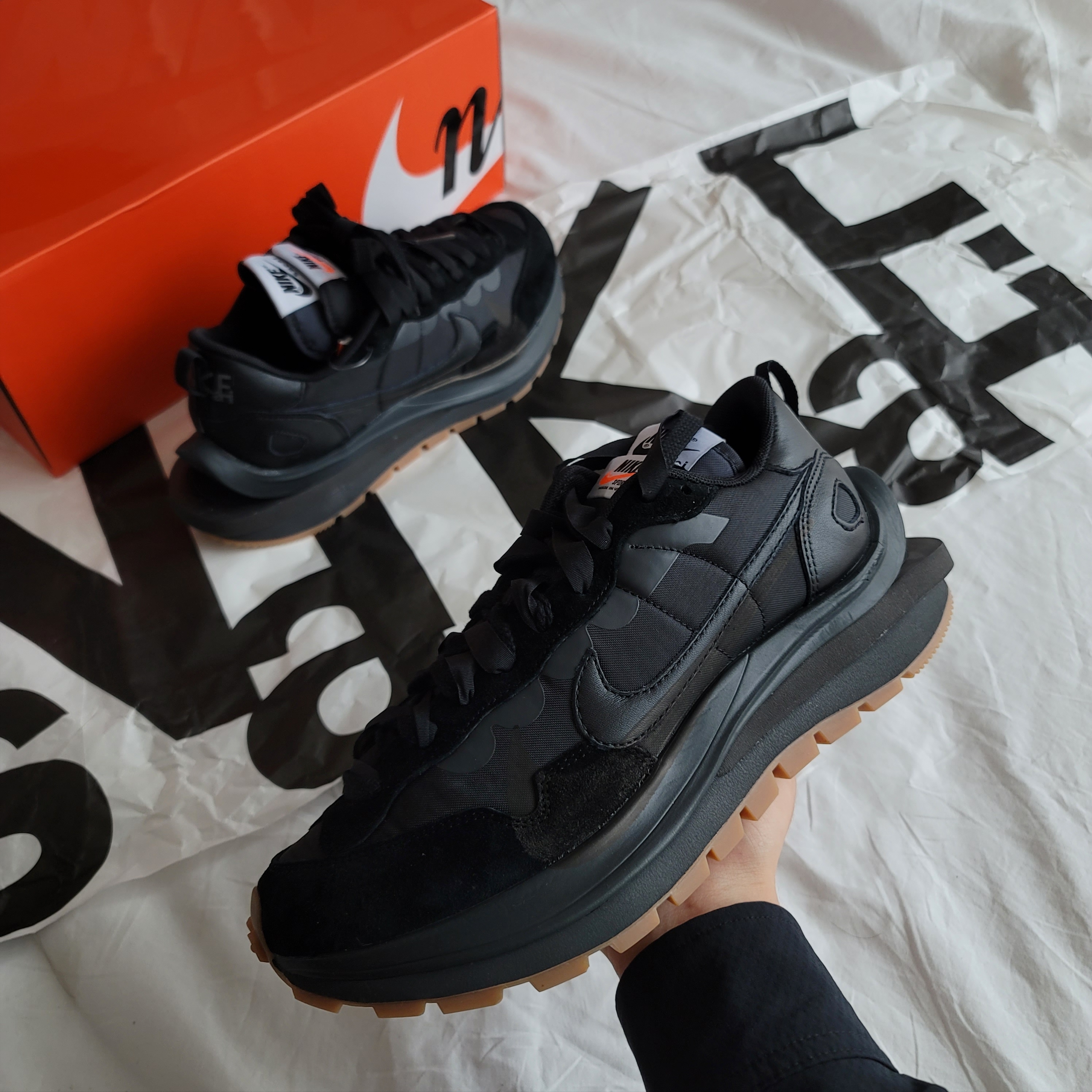 Nike x Sacai VaporWaffle Black and Gum, Nike x Sacai VaporWaffle White and Gum 착용 스타일 - 1