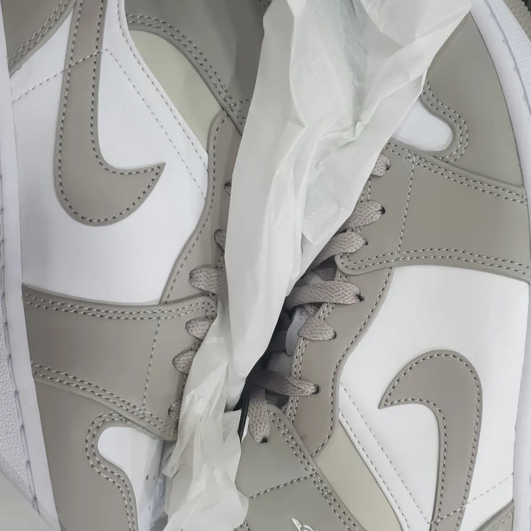 Jordan 1 Mid College Grey 착용 스타일