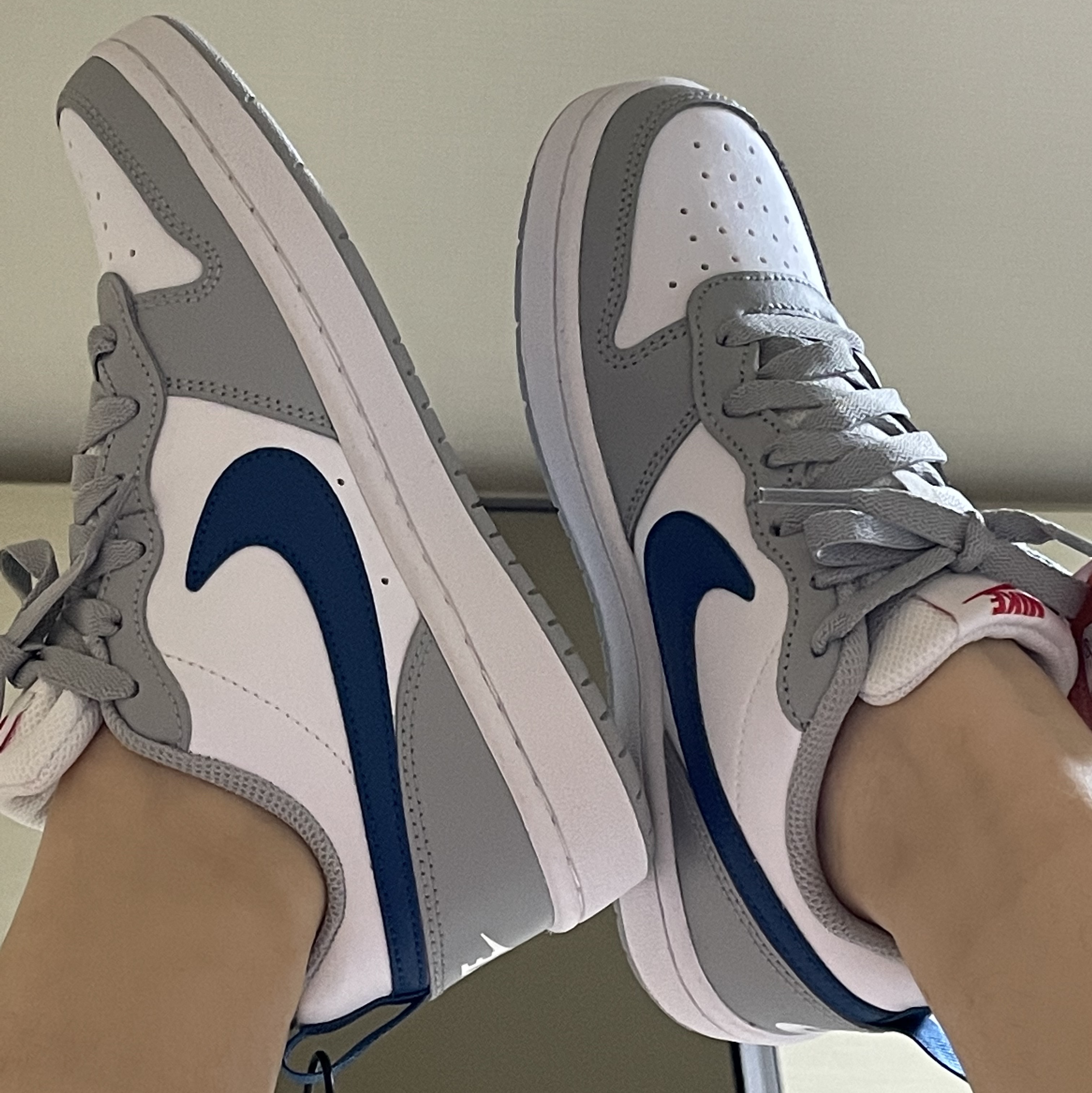 (GS) Nike Court Borough Low 2 Light Smoke Grey 착용 스타일 - 2
