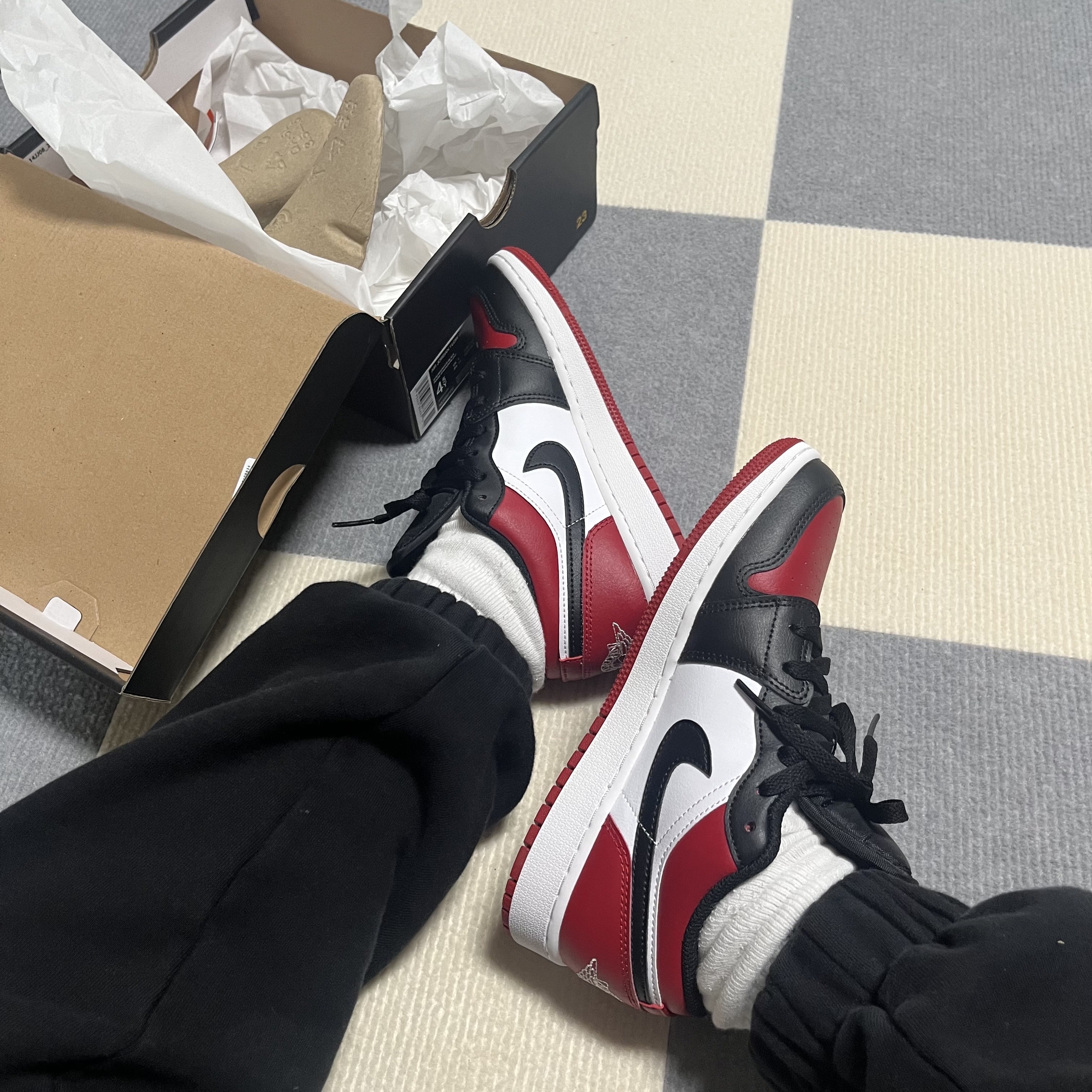 (GS) Jordan 1 Low Bred Toe 착용 스타일 - 1