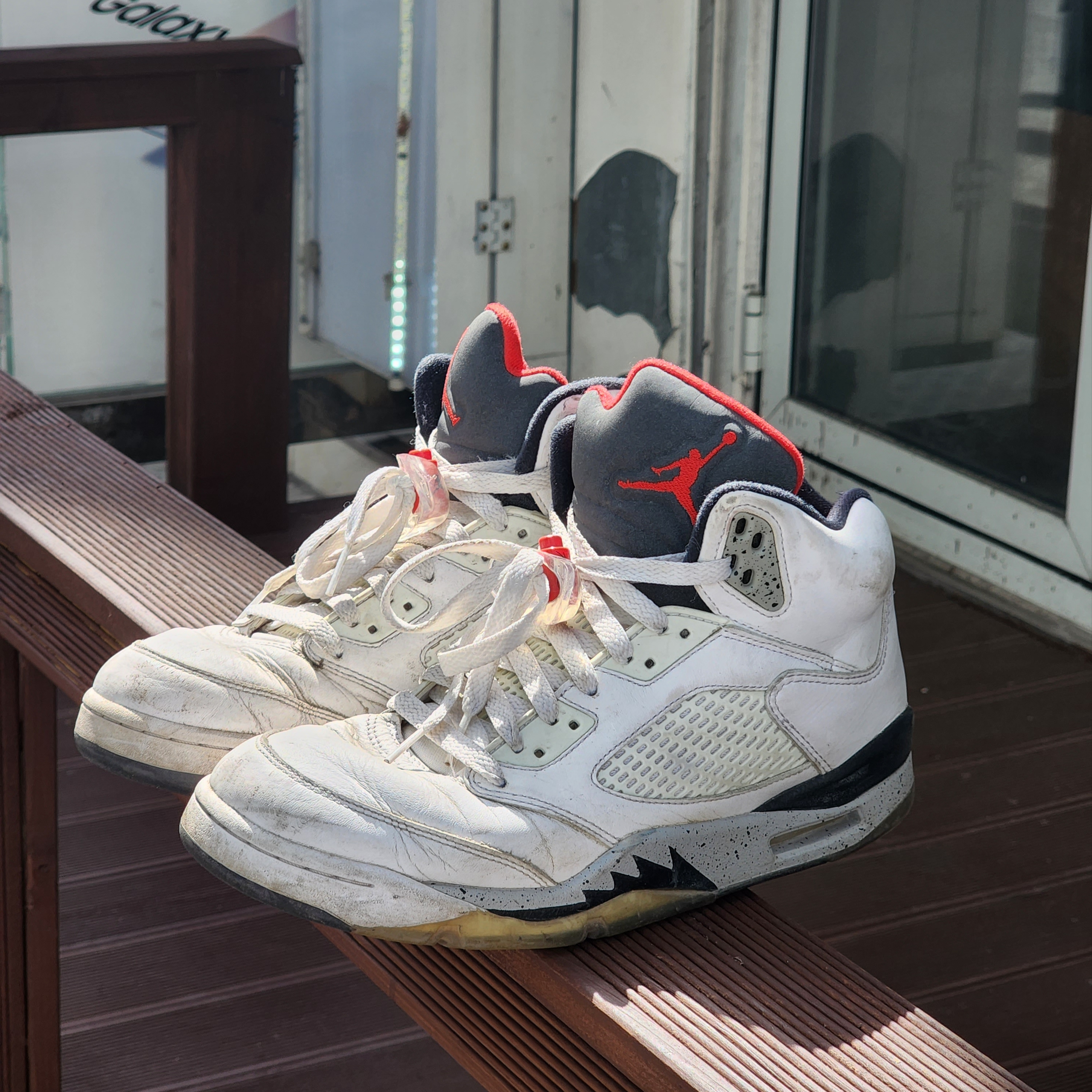 Jordan 5 Retro White Cement 착용 스타일