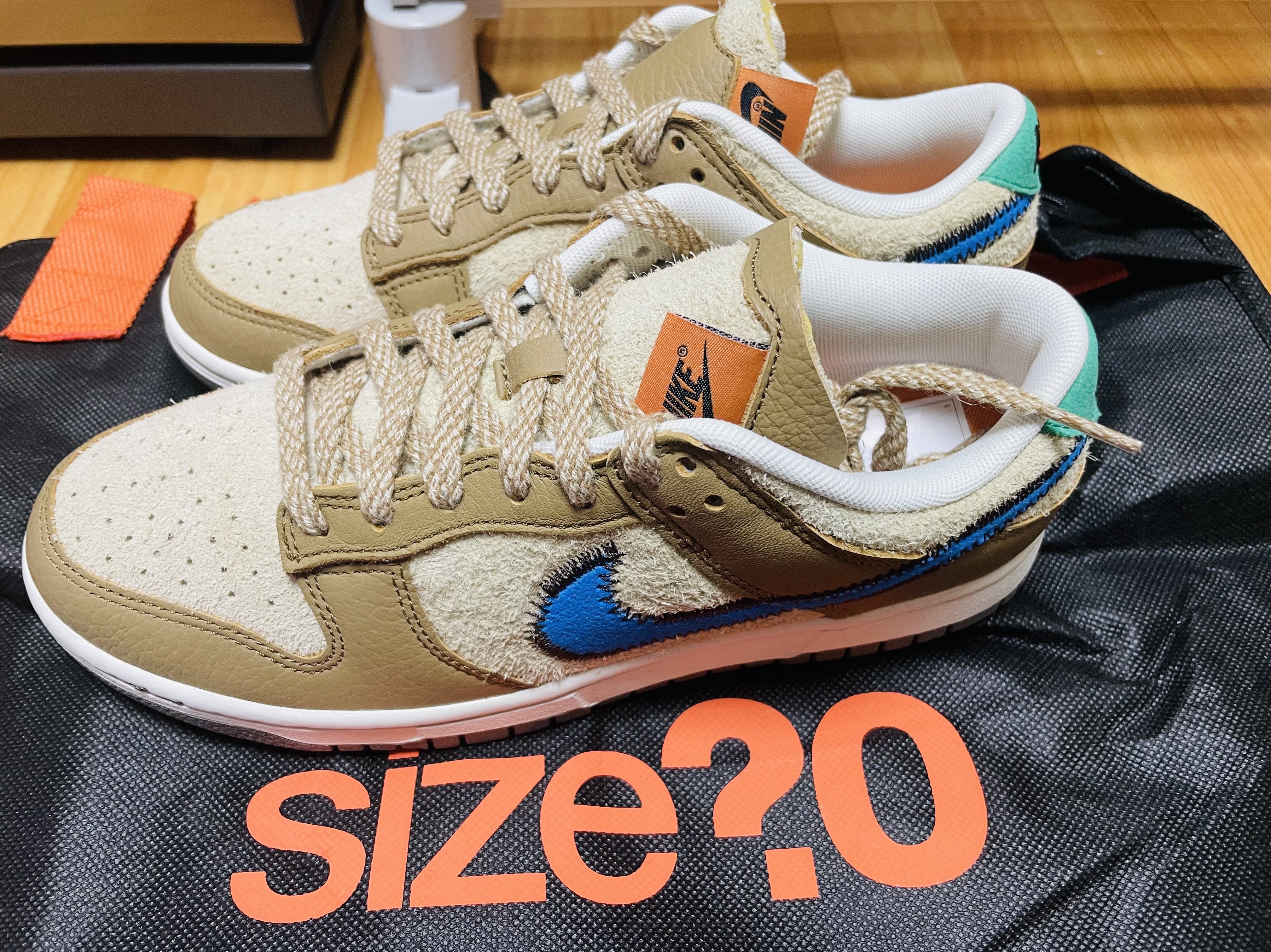 Nike x Size? Dunk Low Dark Driftwood Photo Blue 착용 스타일