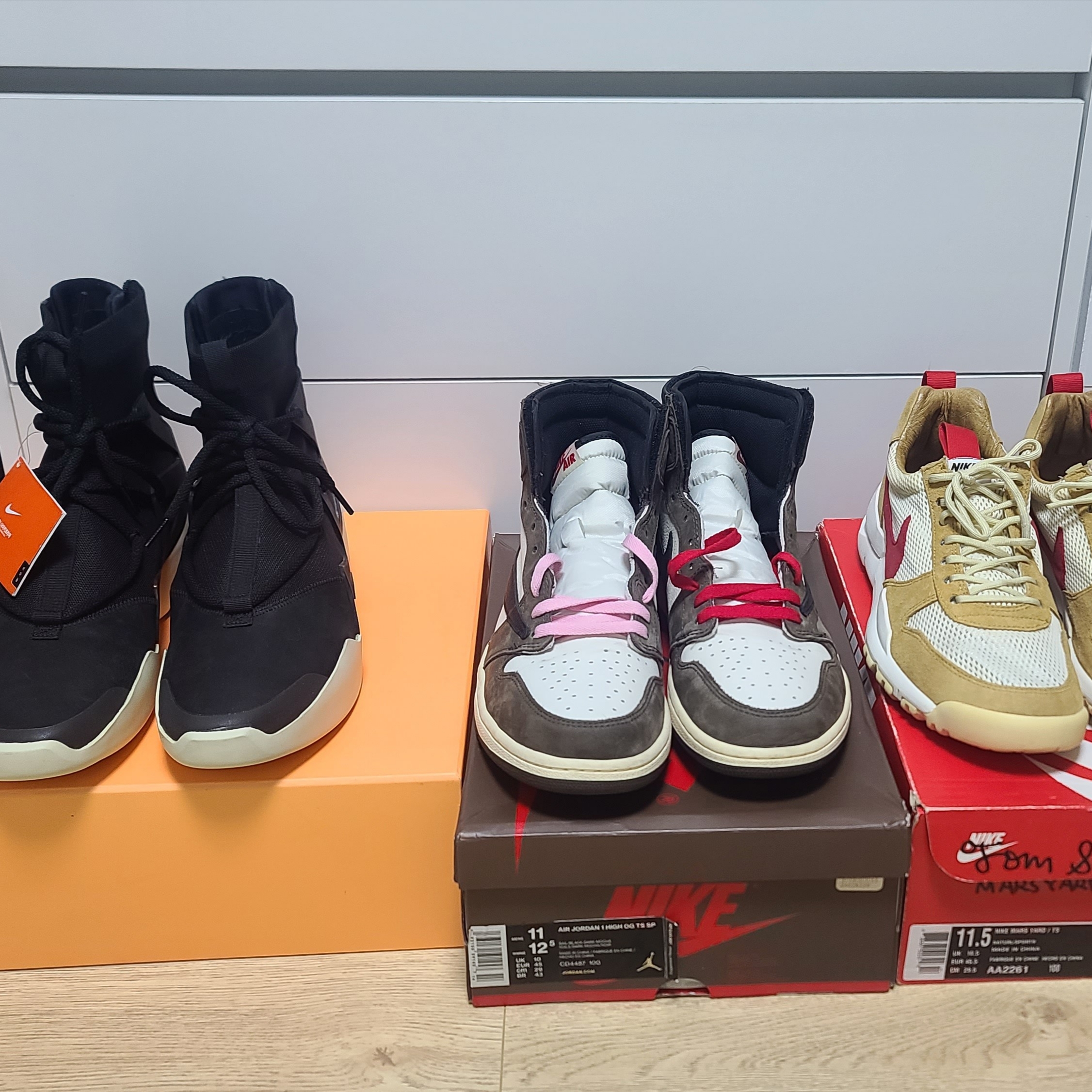 Nike x Tom Sachs Mars Yard Shoe 2.0 Space Camp, Jordan 1 x Travis Scott Retro High OG SP Mocha 착용 스타일
