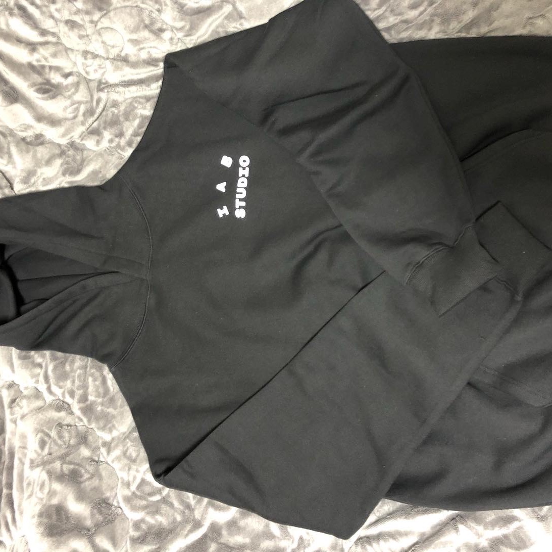 IAB Studio Hoodie Black White 착용 스타일 - 3