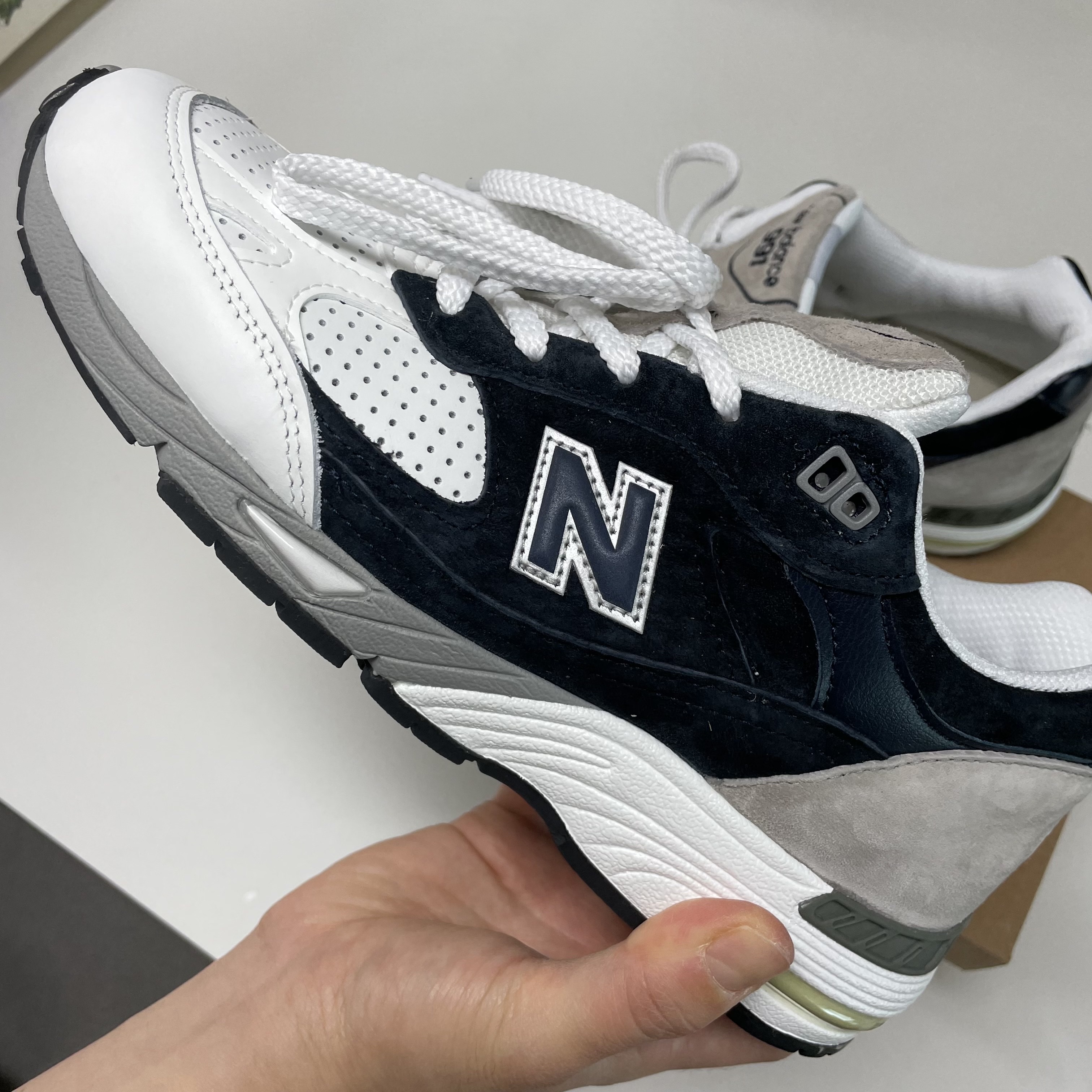New Balance x SNS 991 Made in UK Navy White 착용 스타일 - 1