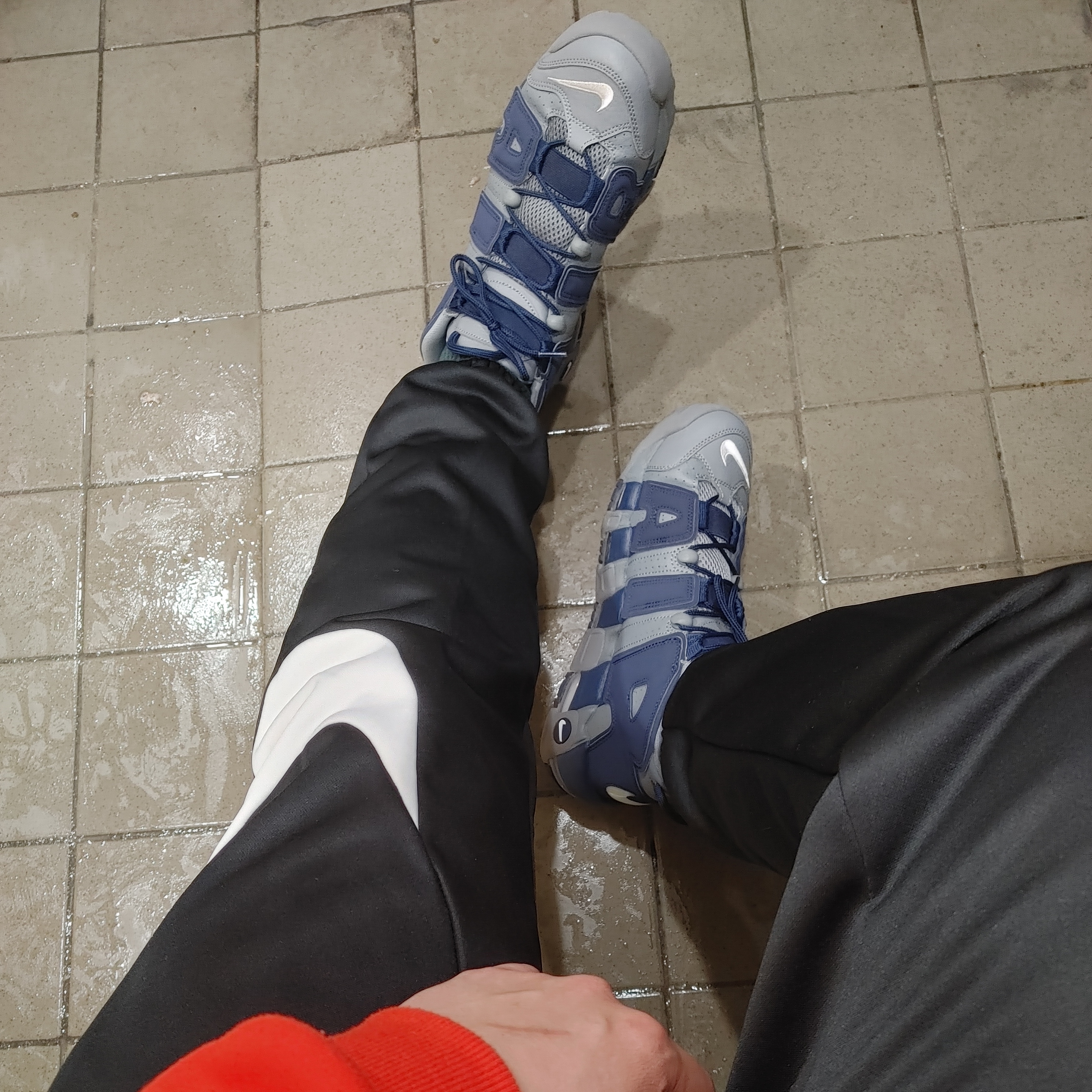 Nike Air More Uptempo Rayguns, Nike Air More Uptempo 96 Loud and Clear 2021 착용 스타일 - 2