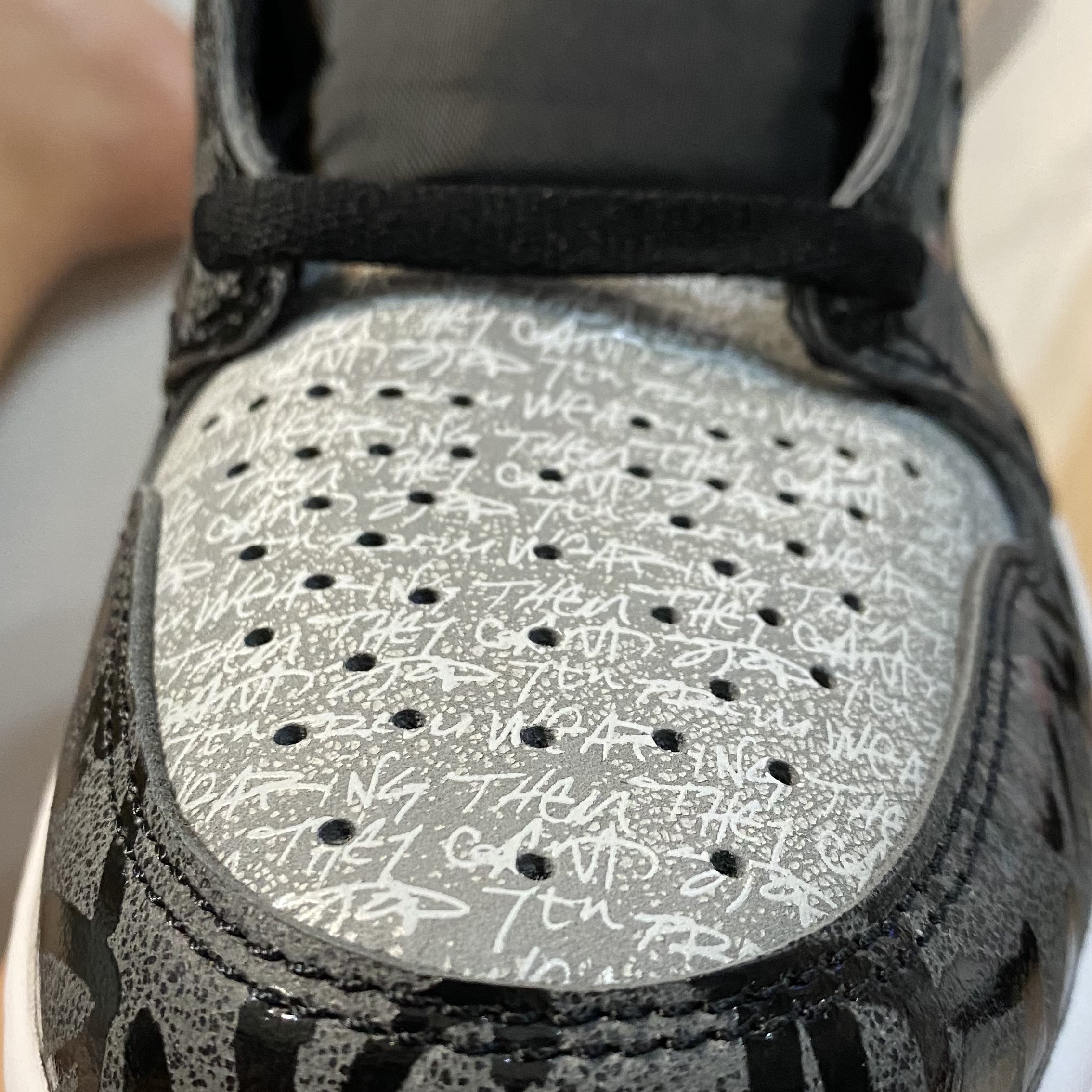 Jordan 1 Retro High OG Rebellionaire 착용 스타일 - 3