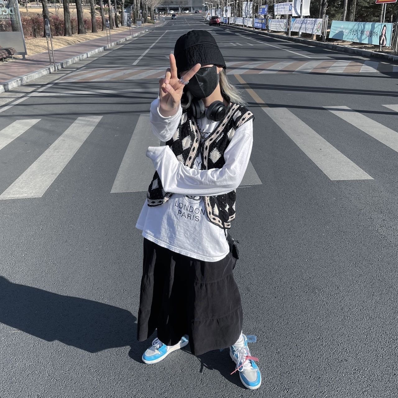 Stussy World Tour LS T-Shirt White, Supreme x The North Face RTG Utility Pouch Black - 20SS 착용 스타일 - 2