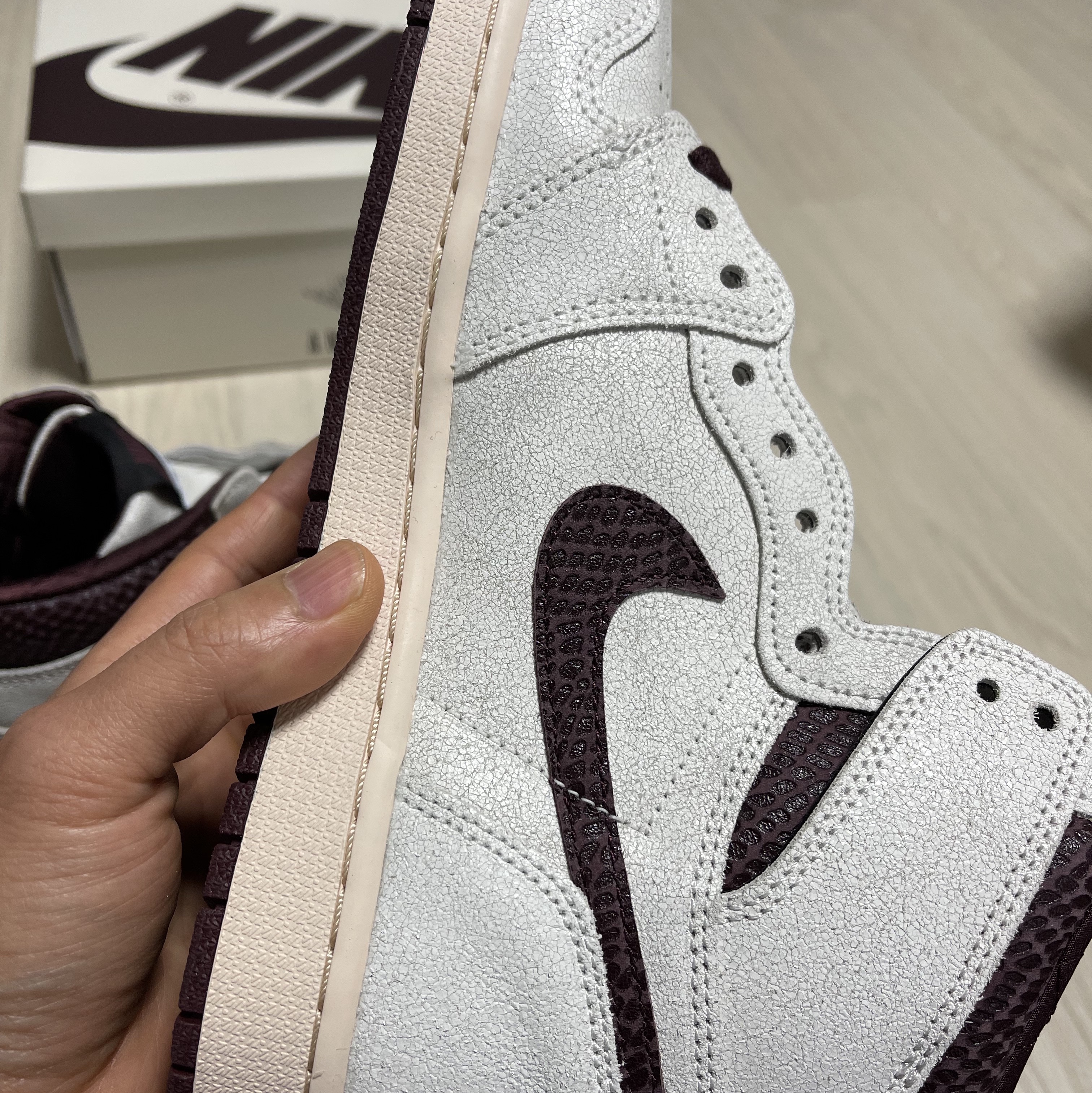 Jordan 1 x A Ma Maniere Retro High OG SP Sail and Burgundy 착용 스타일 - 4