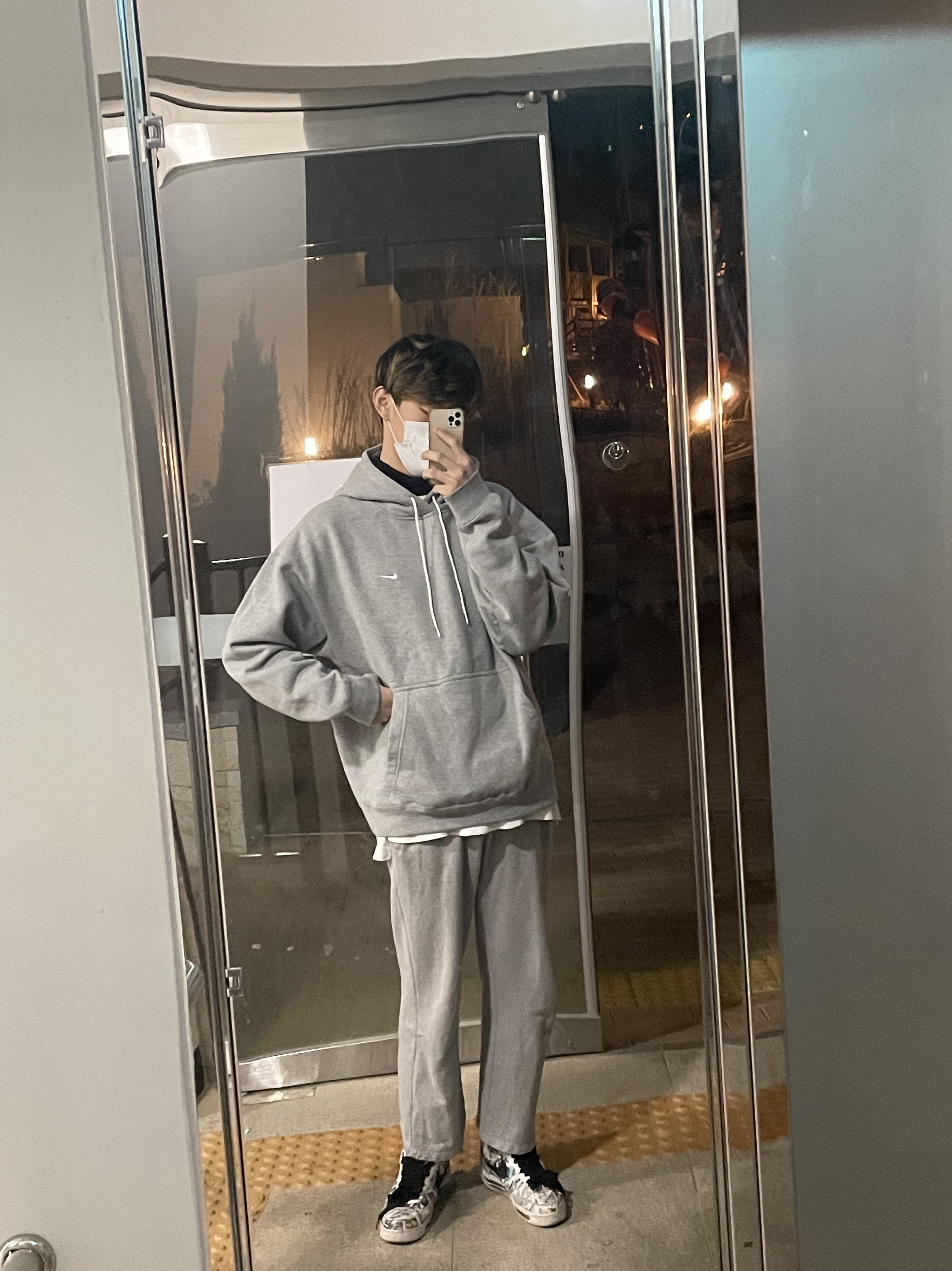 Nike x Peaceminusone Air Force 1 Low Para-Noise 2.0, Nike NRG Solo Swoosh Fleece Hoodie Dark Grey Heather - US/EU 착용 스타일