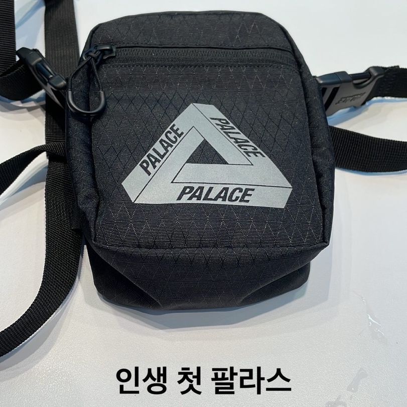 Palace Cordura Double Diamond Shot Bag Black - 21FW 착용 스타일