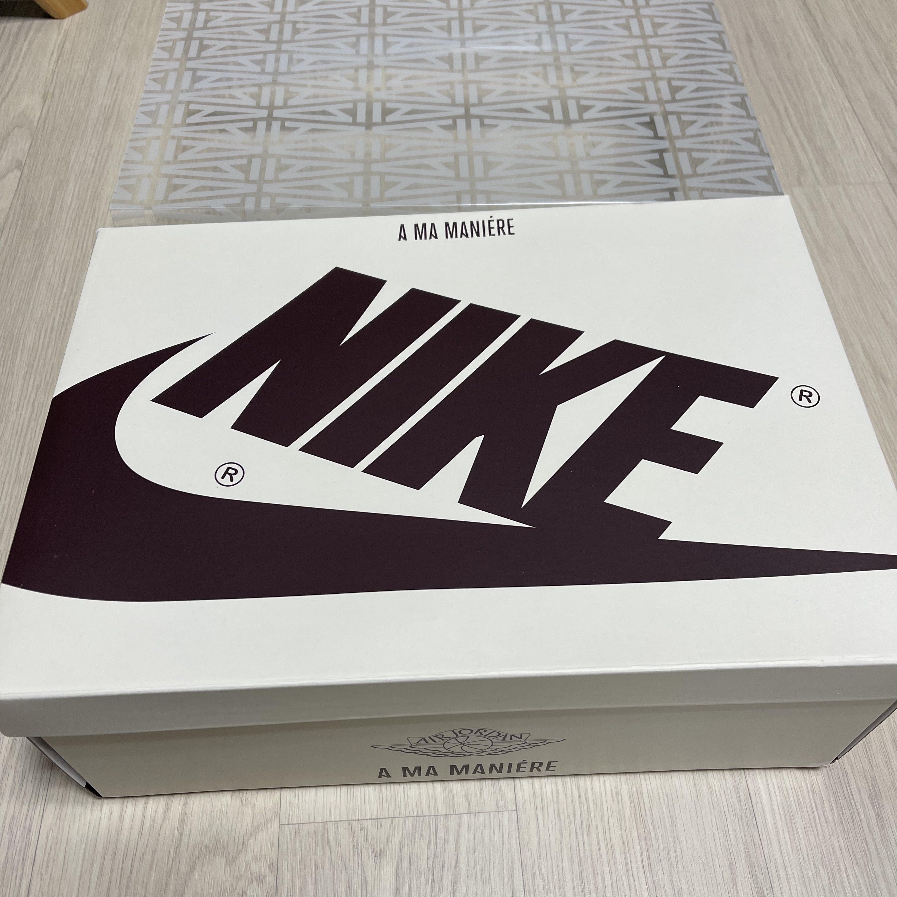 Jordan 1 x A Ma Maniere Retro High OG SP Sail and Burgundy 착용 스타일 - 1