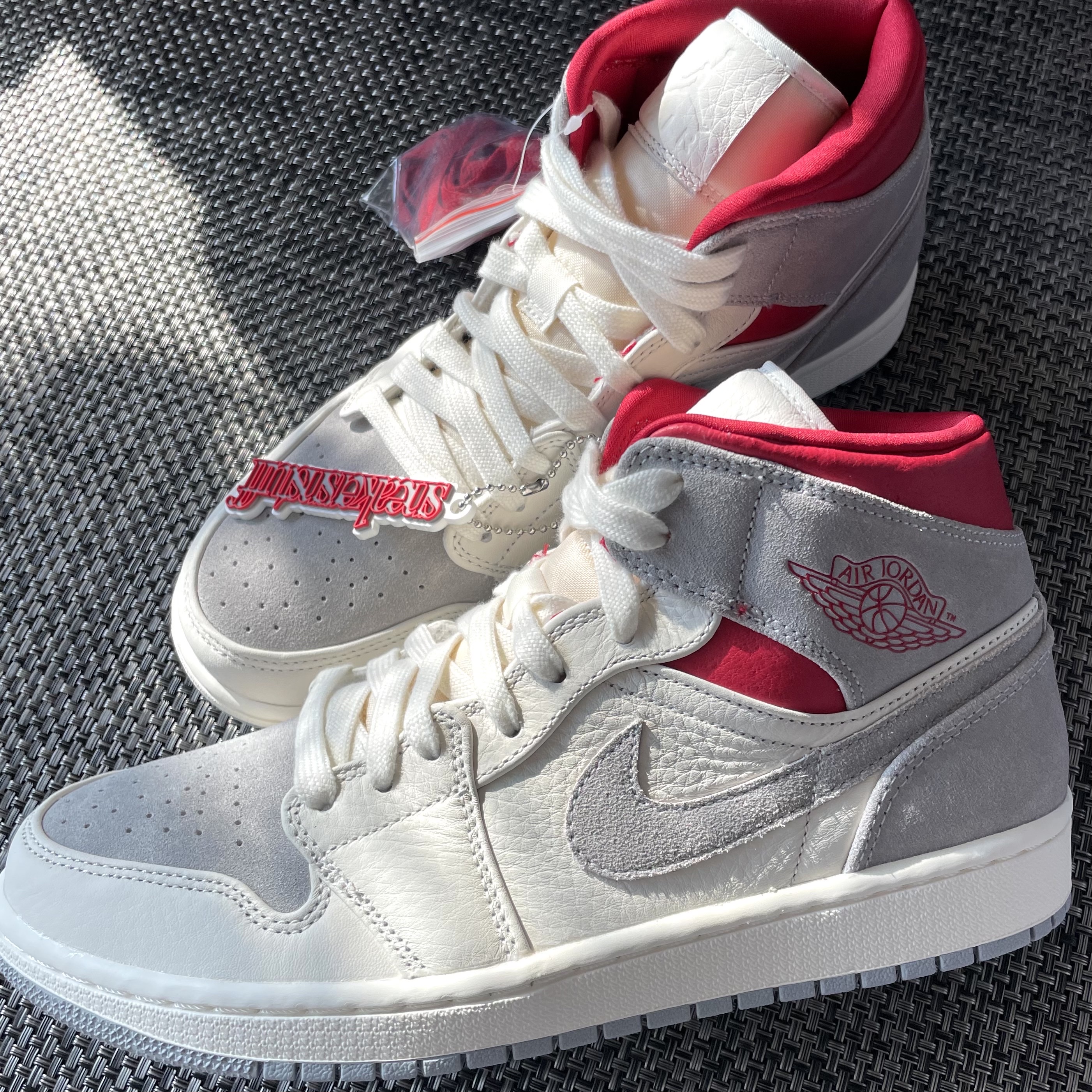 Jordan 1 x SNS Mid 20th Anniversary 착용 스타일 - 1