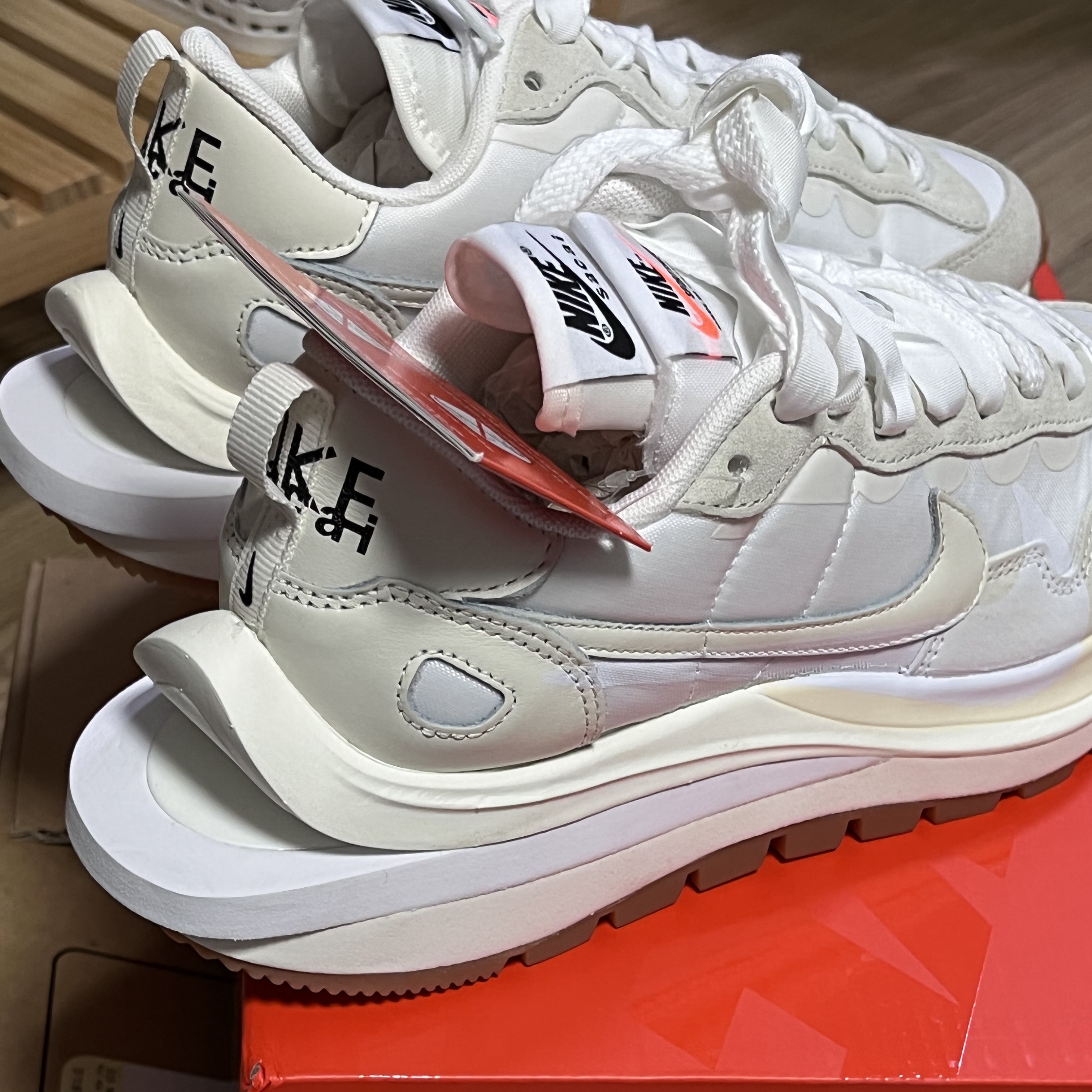 Nike x Sacai VaporWaffle White and Gum 착용 스타일