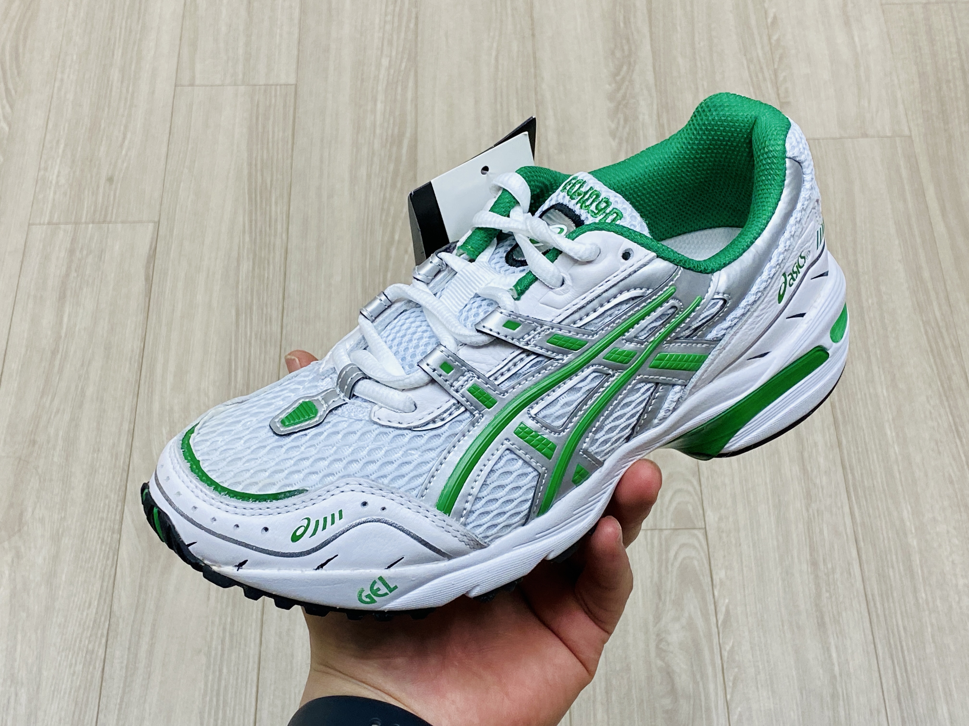 Asics Gel-1090 White Green 착용 스타일