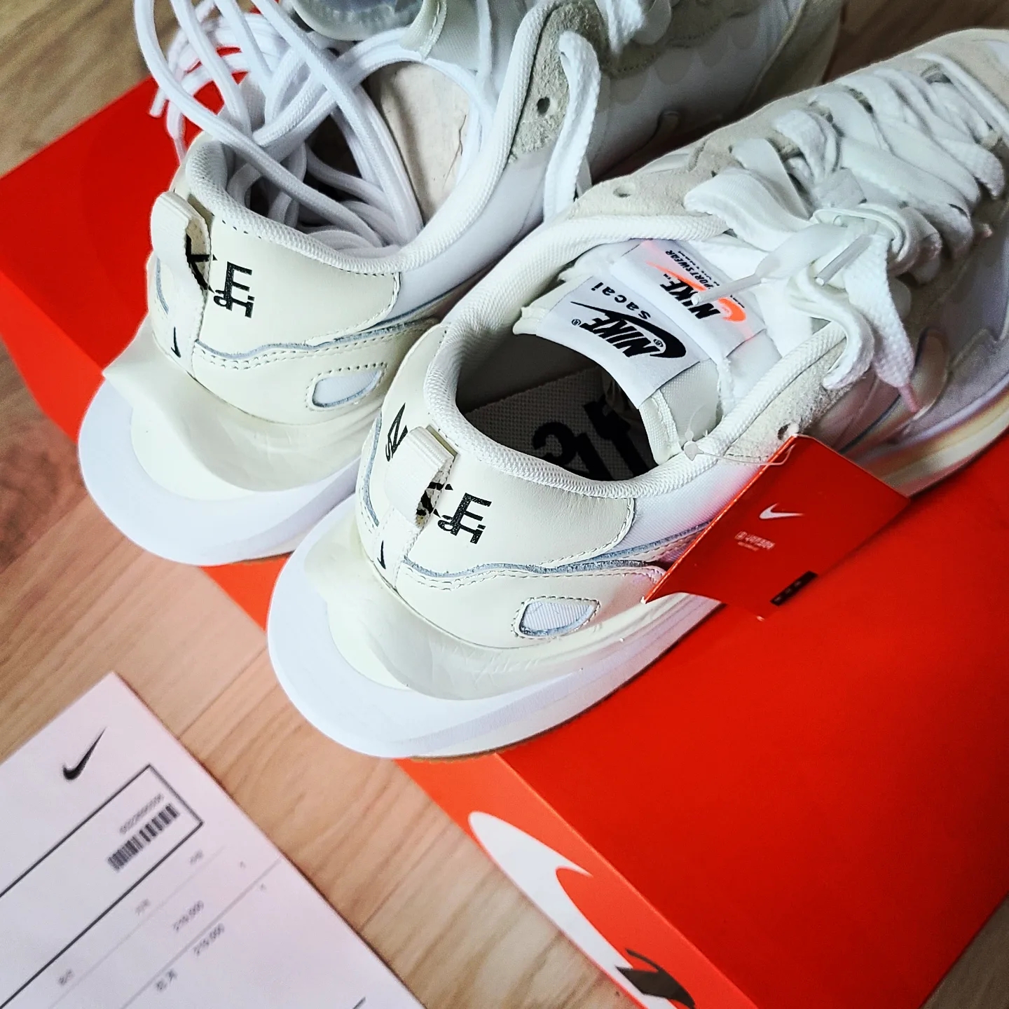 Nike x Sacai VaporWaffle White and Gum 착용 스타일 - 4
