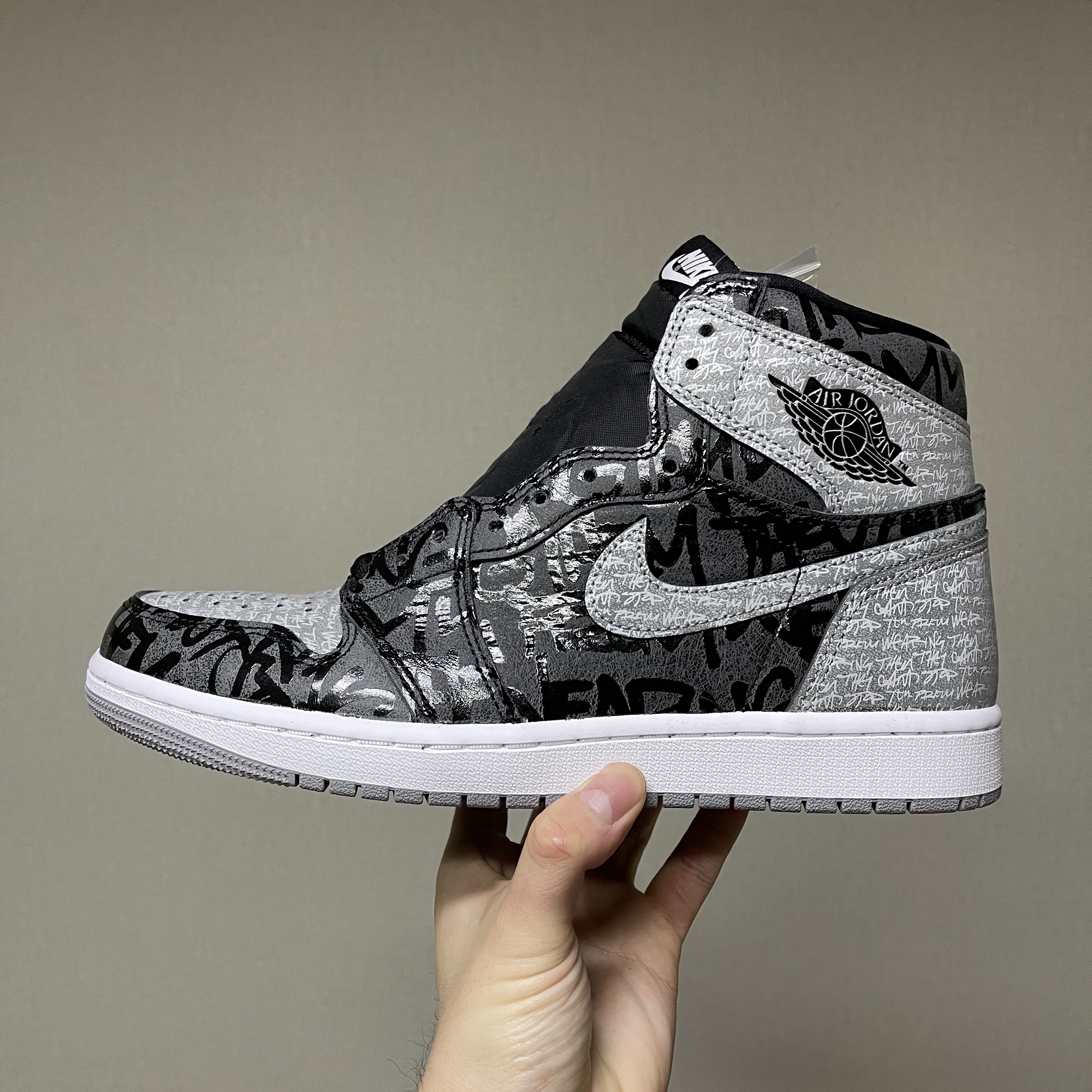 Jordan 1 Retro High OG Rebellionaire 착용 스타일 - 1