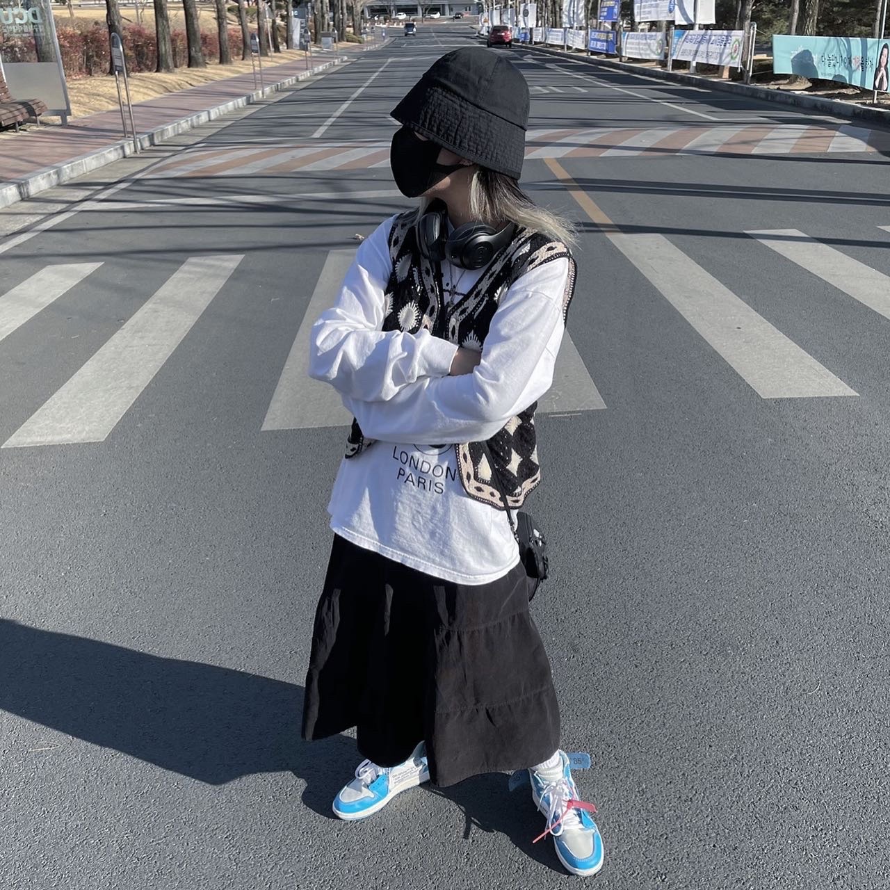 Stussy World Tour LS T-Shirt White, Supreme x The North Face RTG Utility Pouch Black - 20SS 착용 스타일 - 1