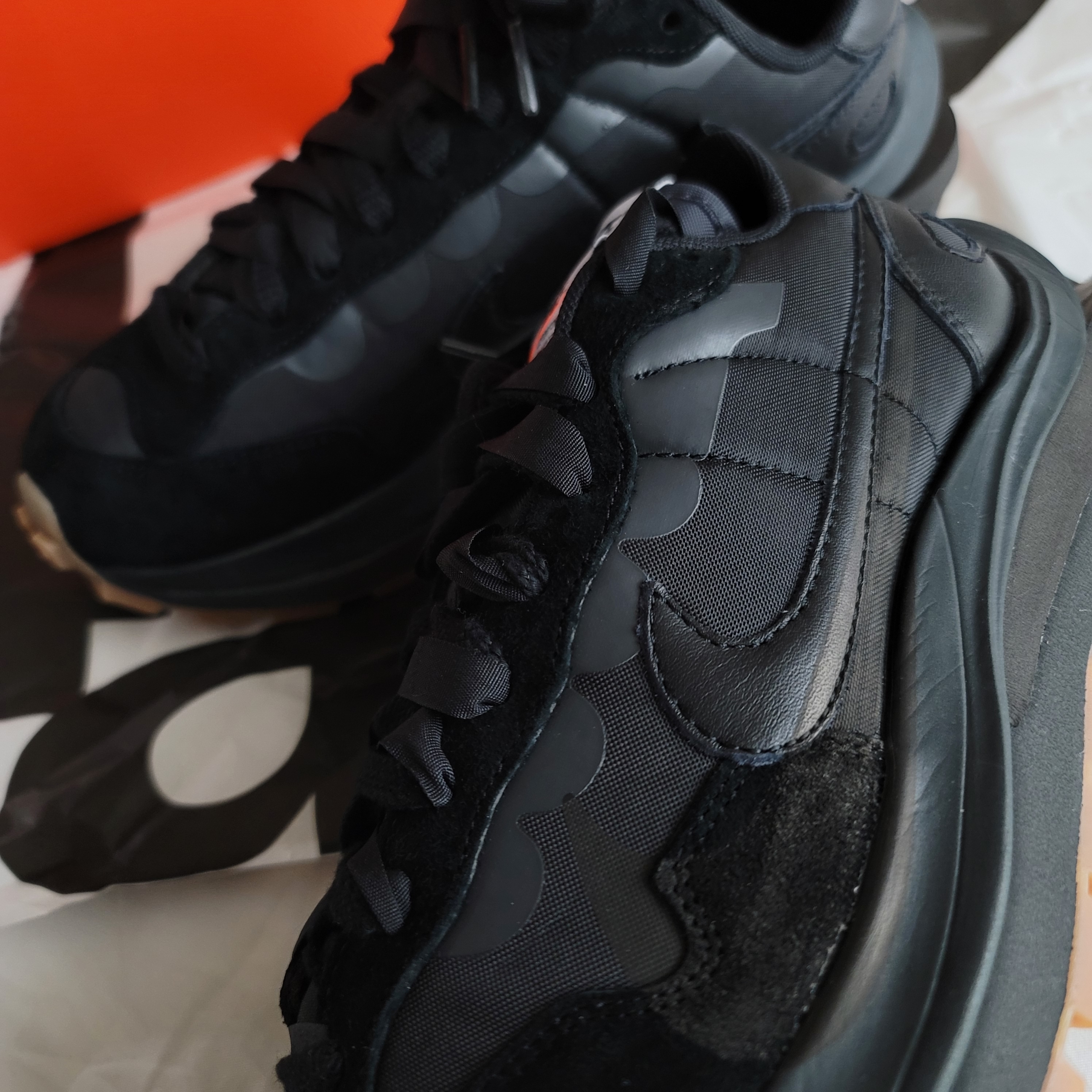 Nike x Sacai VaporWaffle Black and Gum, Nike x Sacai VaporWaffle White and Gum 착용 스타일 - 2