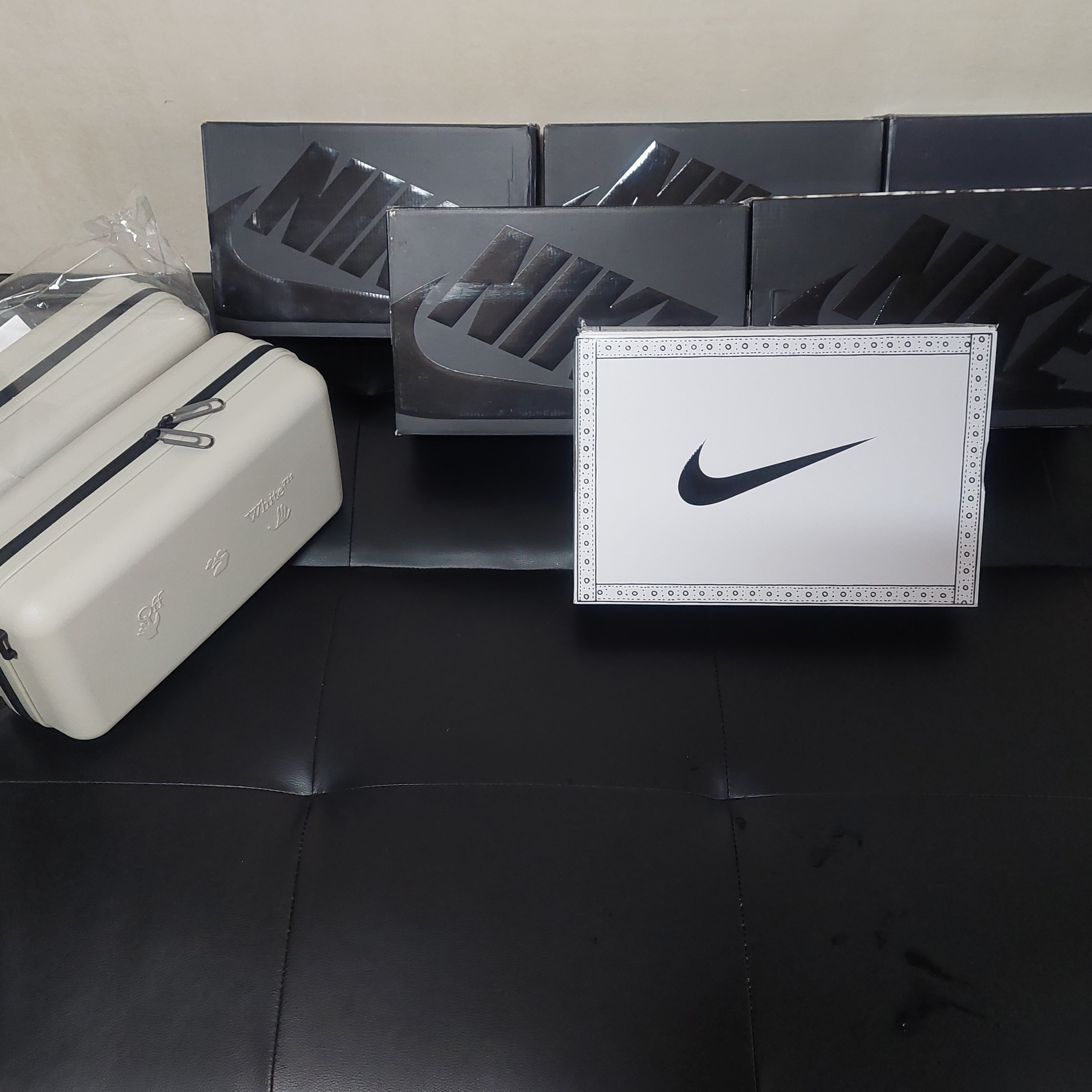 (W) Nike Air Force 1 '07 Essential Paisley Swoosh White Black, Nike x Supreme Air Force 1 Low White 착용 스타일