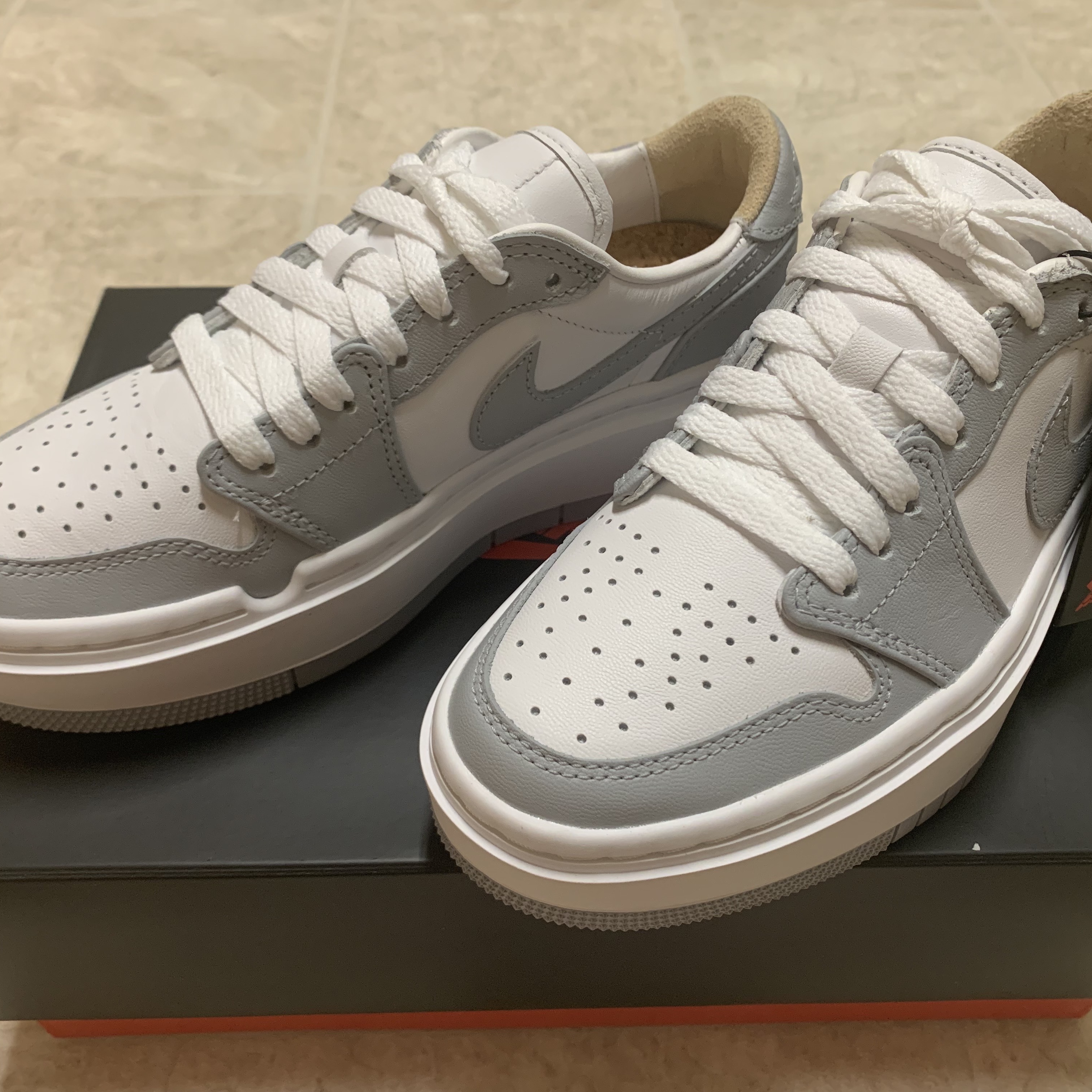 (W) Jordan 1 Elevate Low White and Wolf Grey 착용 스타일
