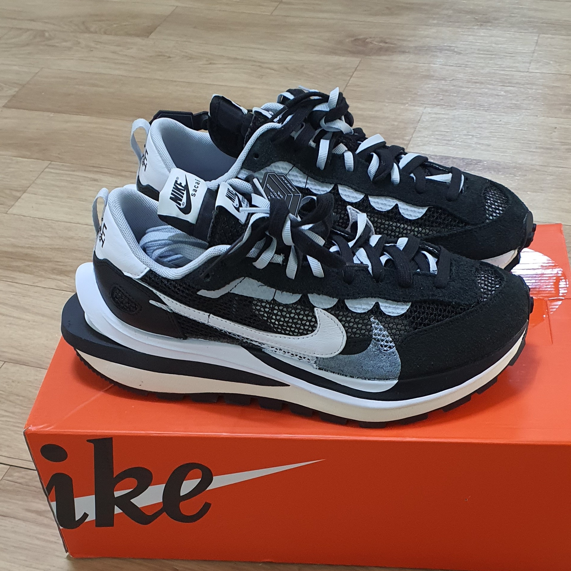 Nike x Sacai VaporWaffle Black White, Nike x Sacai VaporWaffle Royal Fuchsia 착용 스타일 - 2