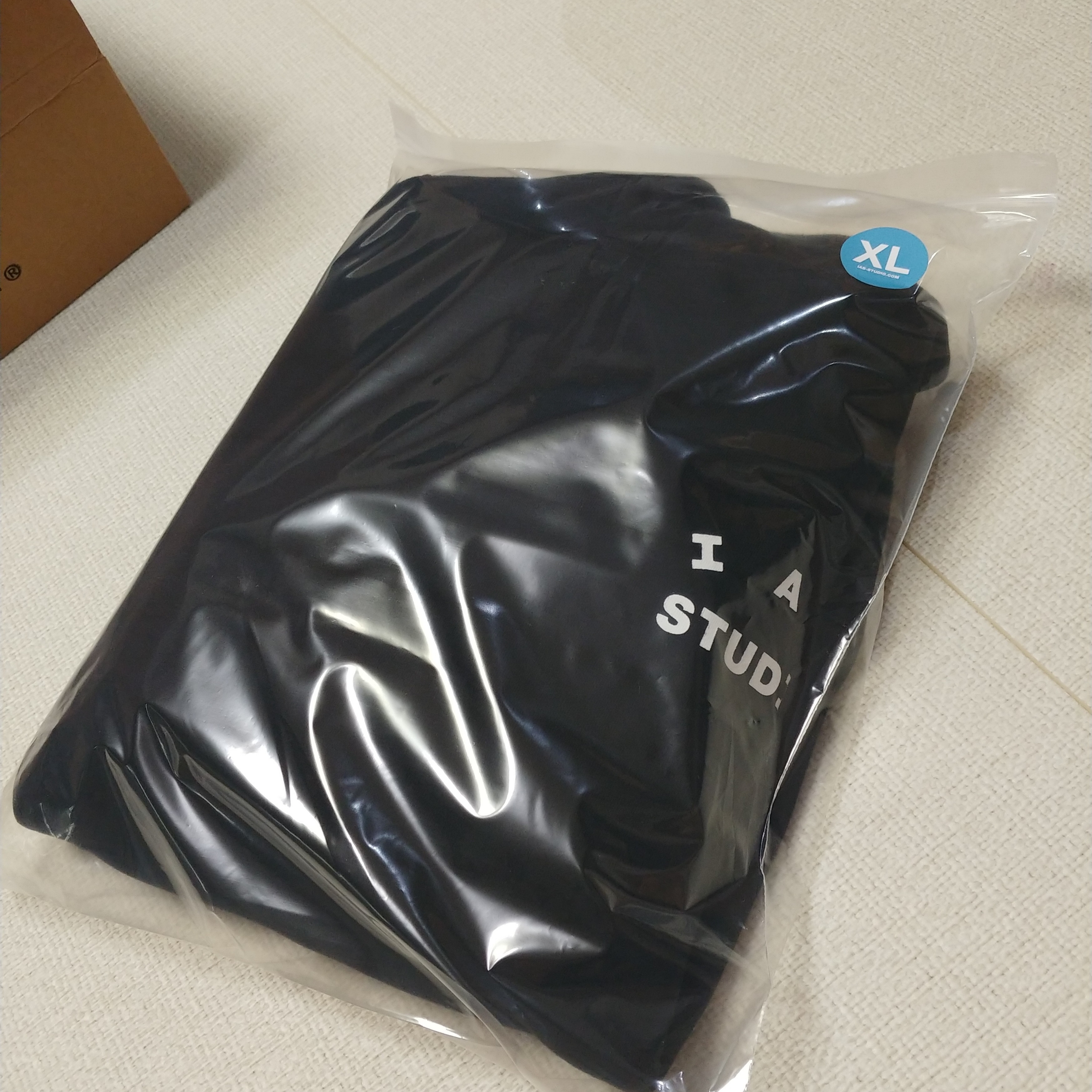 IAB Studio Hoodie Black White 착용 스타일