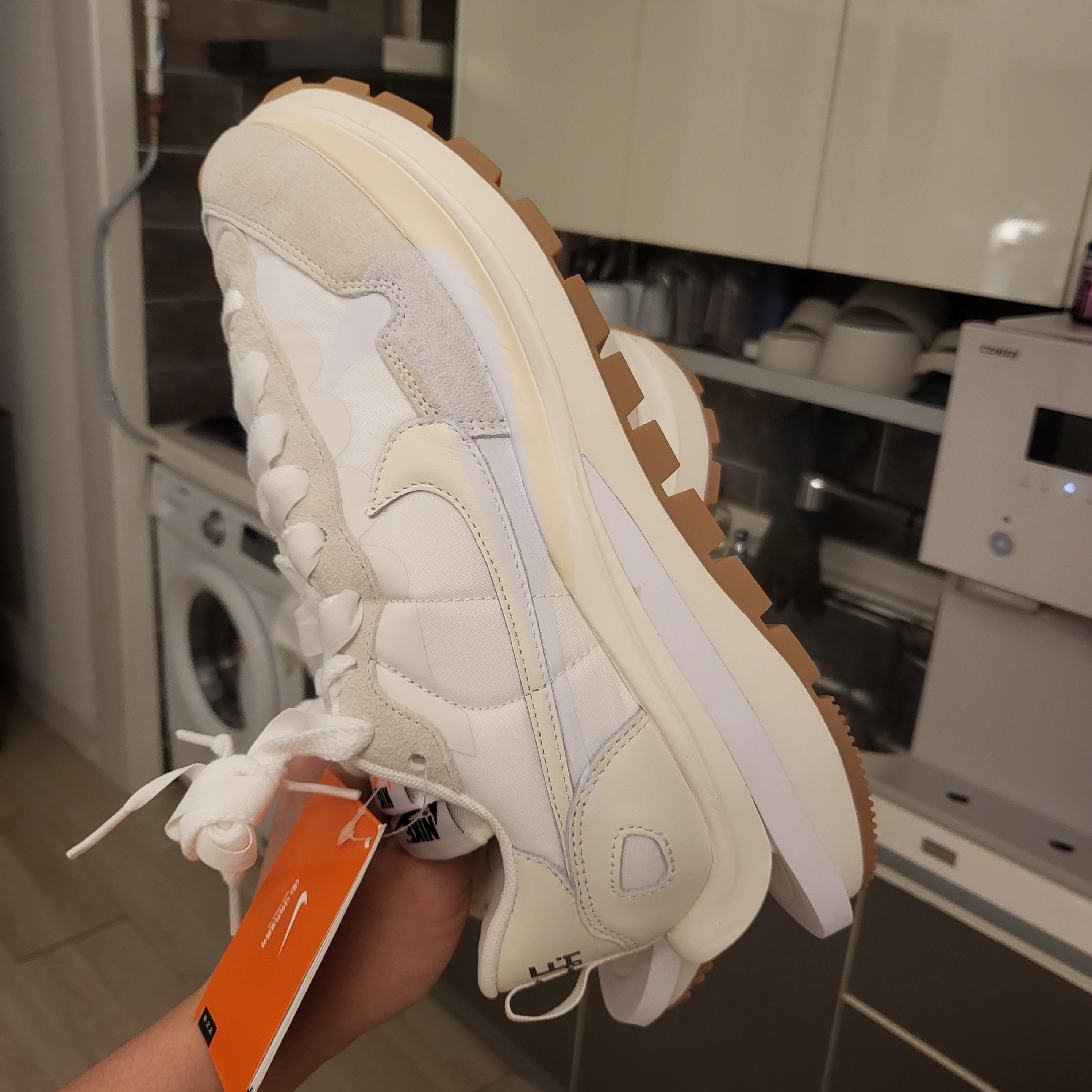 Nike x Sacai VaporWaffle White and Gum 착용 스타일