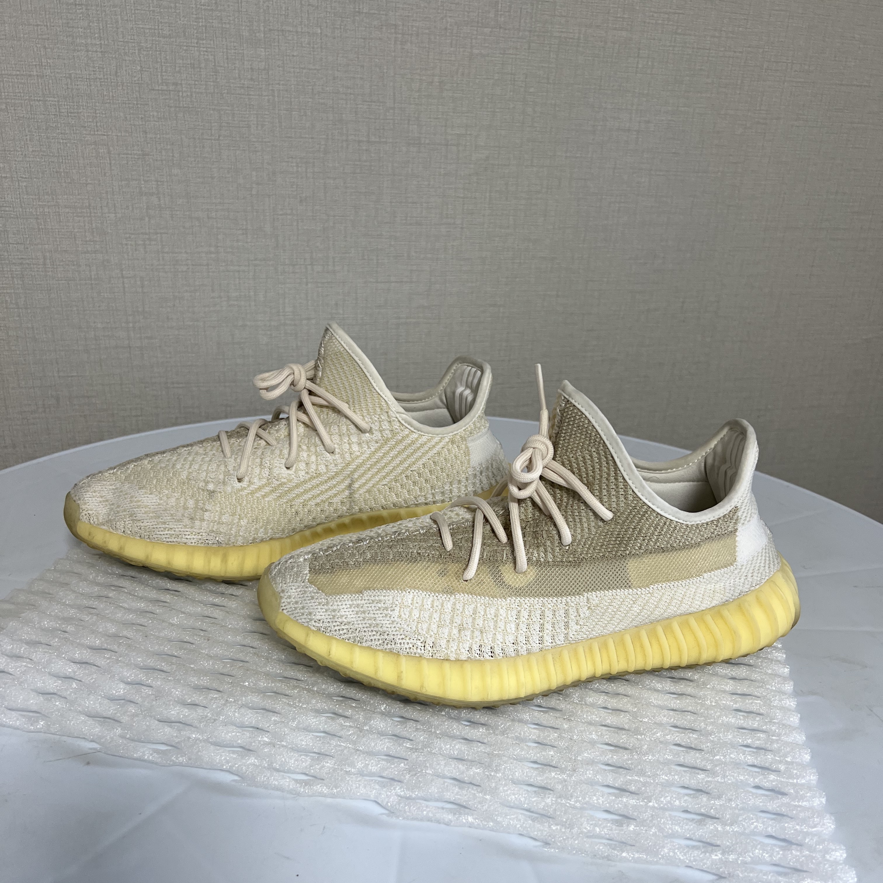 Adidas Yeezy Boost 350 V2 Natural 착용 스타일 - 3