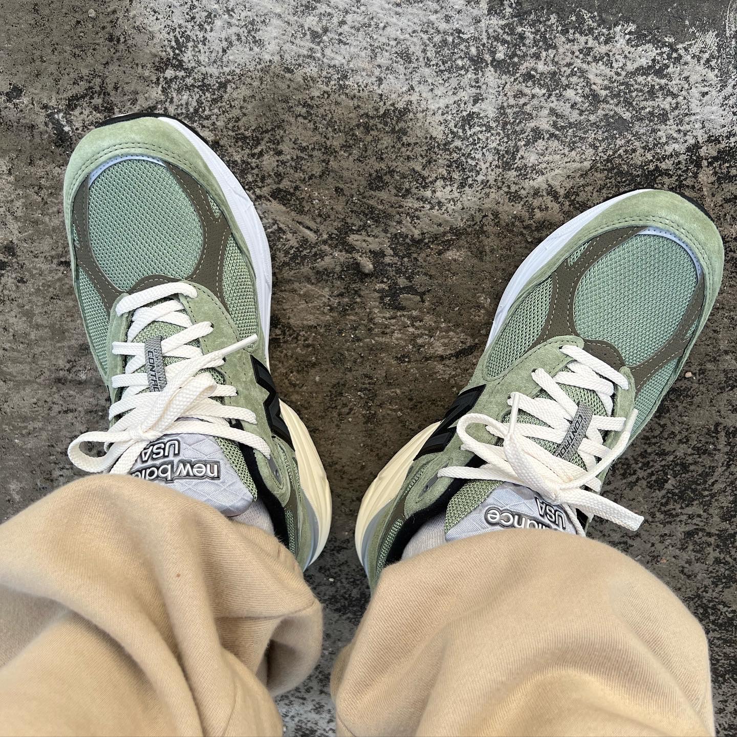 New Balance x JJJJound 990v3 Olive 착용 스타일 - 2