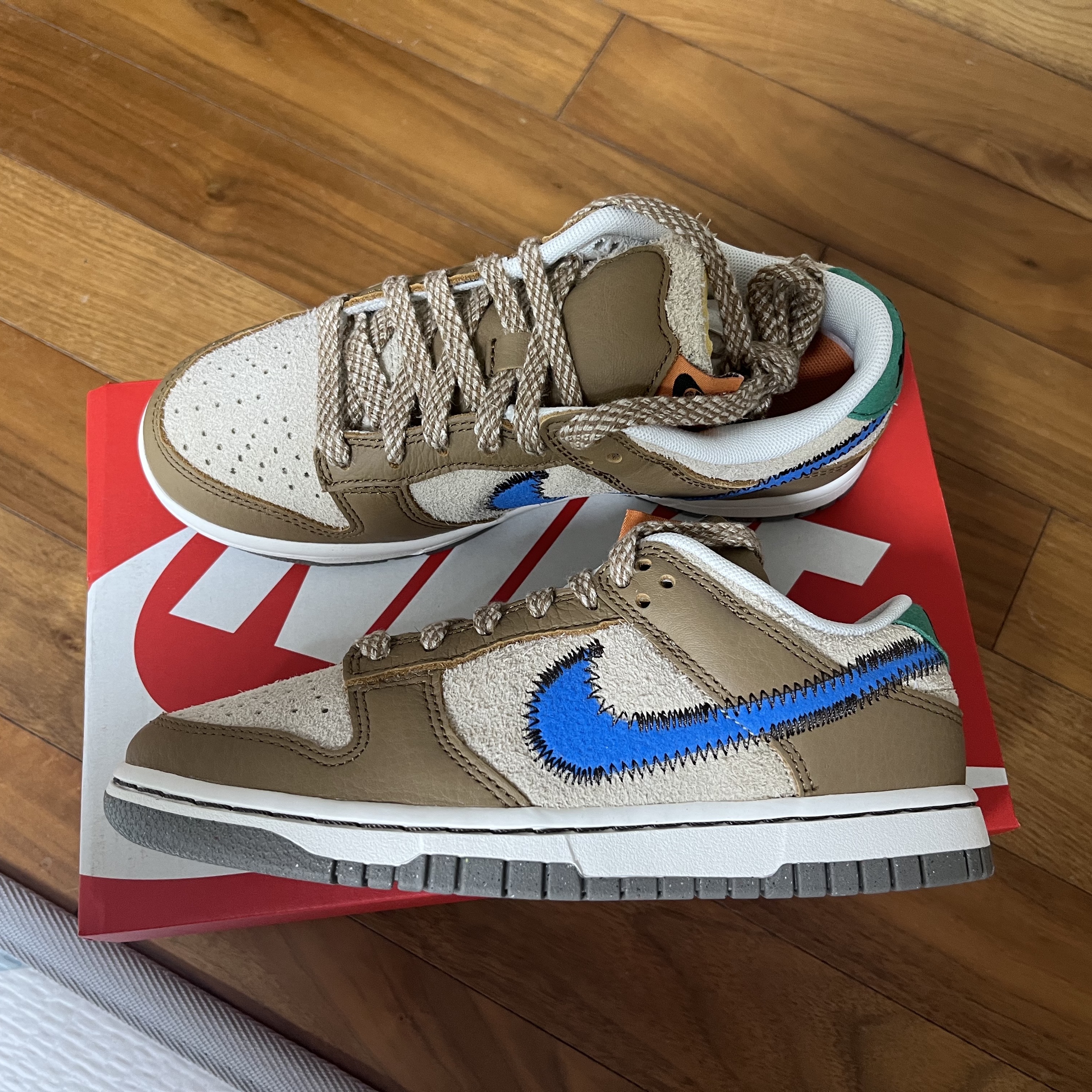 Nike x Size? Dunk Low Dark Driftwood Photo Blue 착용 스타일