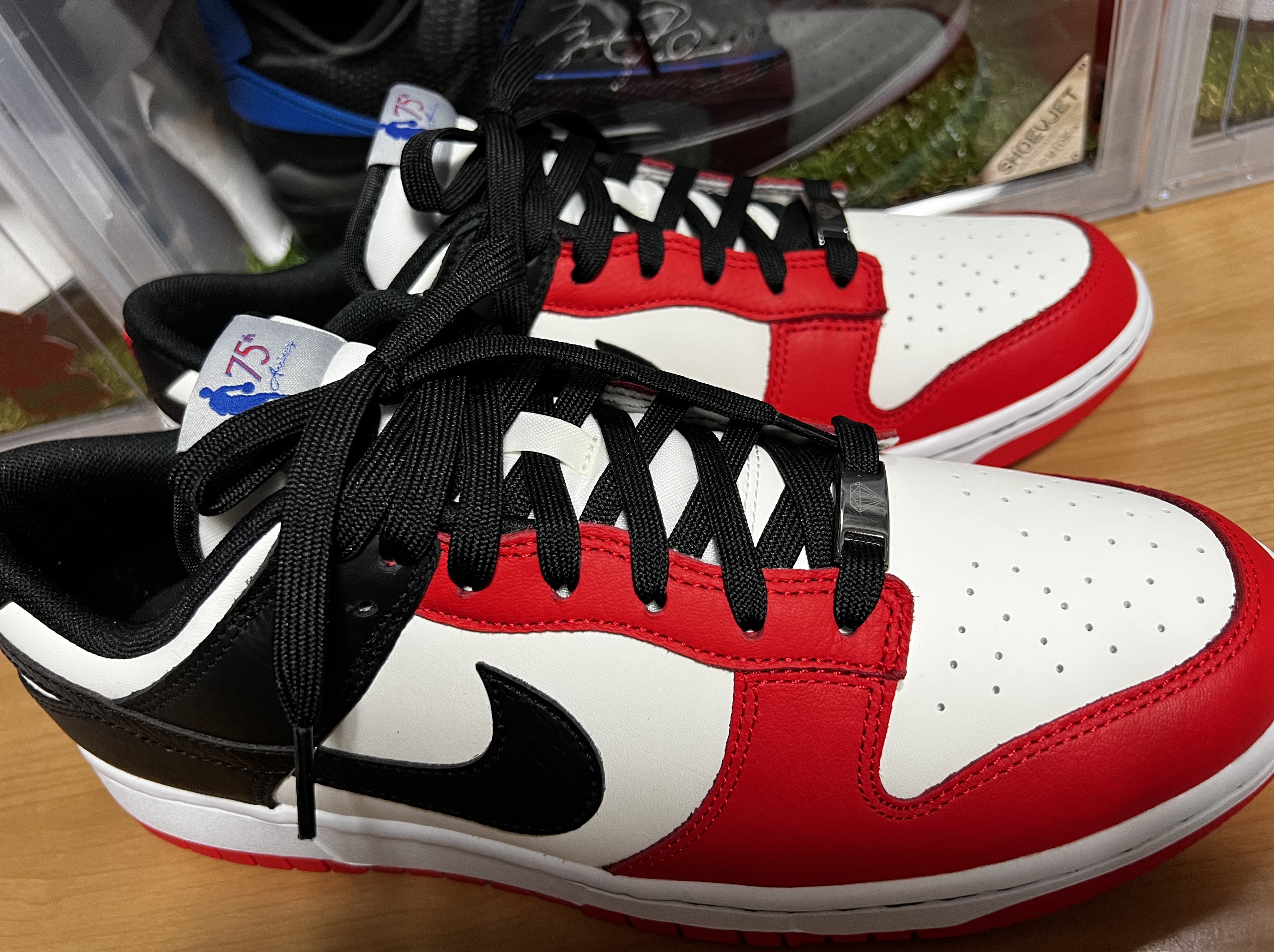 Nike x NBA Dunk Low Retro EMB Black and Chile Red, Nike x Off-White Dunk Low The 50 - Lot 46 착용 스타일 - 1