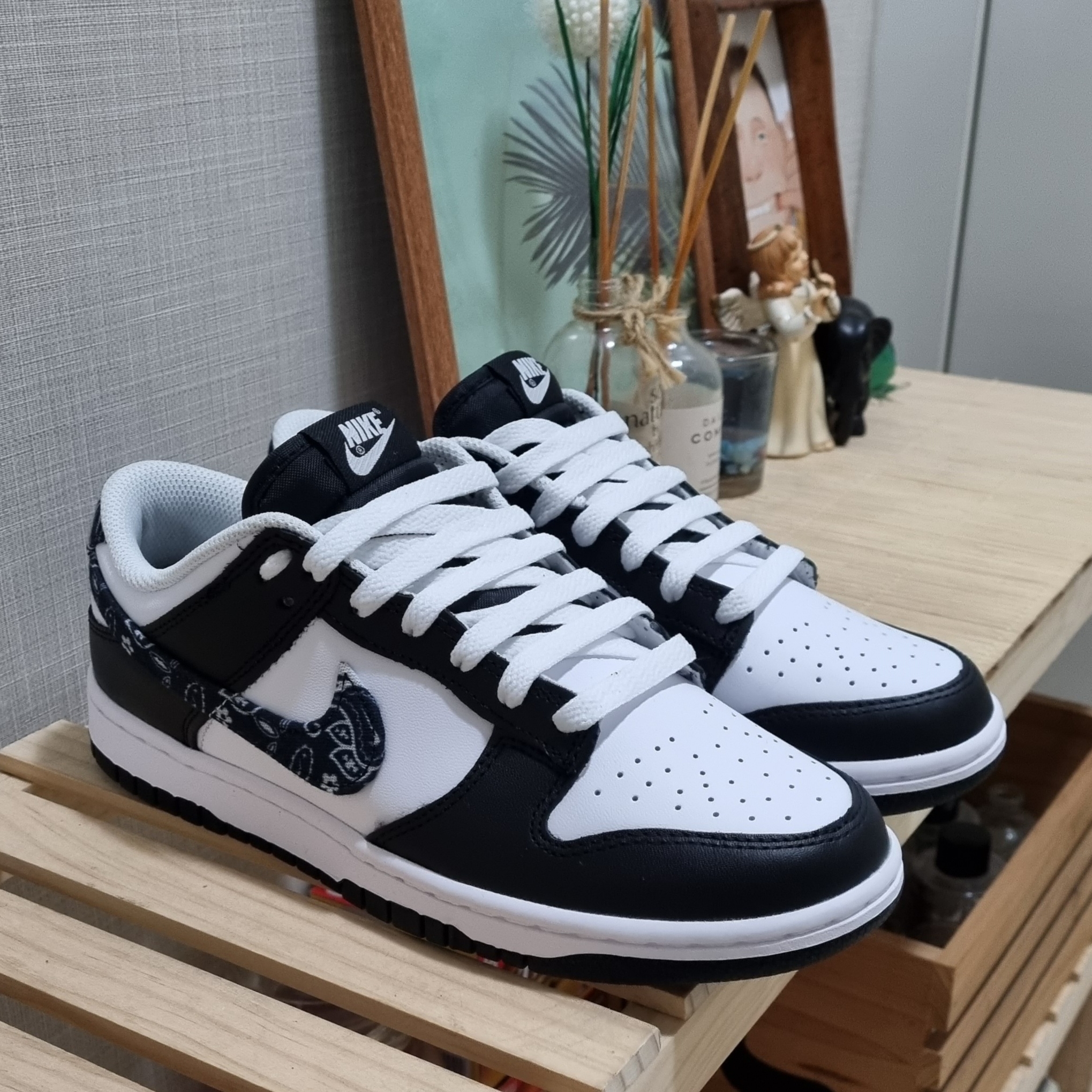 (W) Nike Dunk Low Essential Black Paisley 착용 스타일