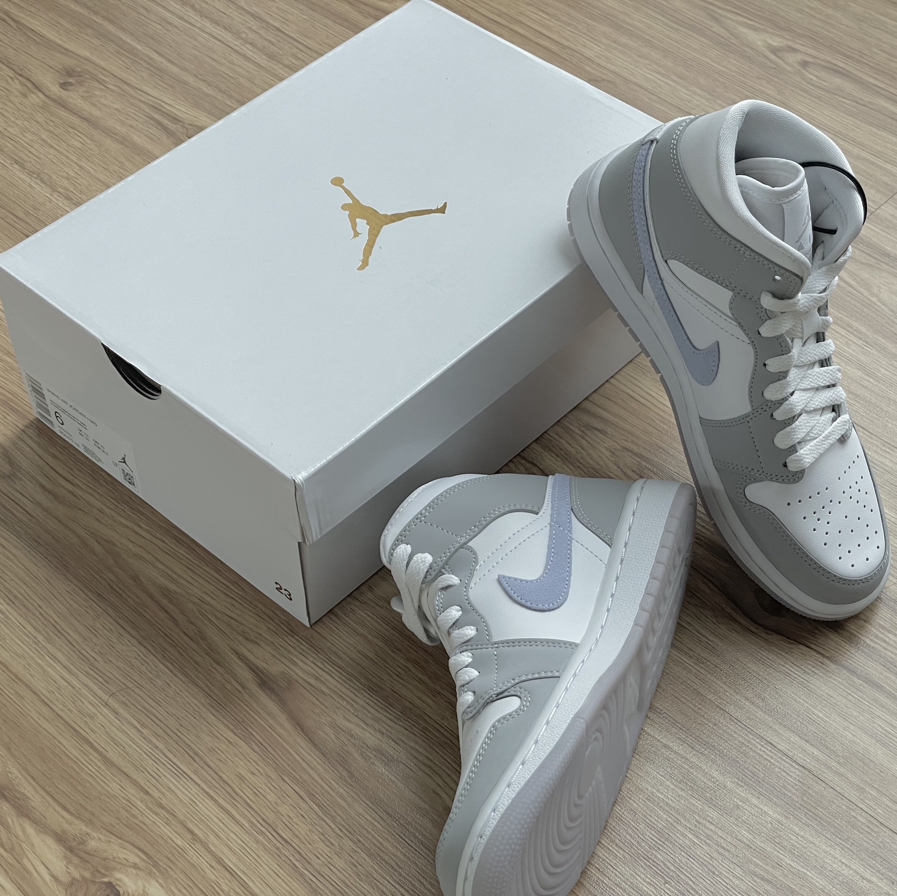 (W) Jordan 1 Mid Wolf Grey 착용 스타일 - 1