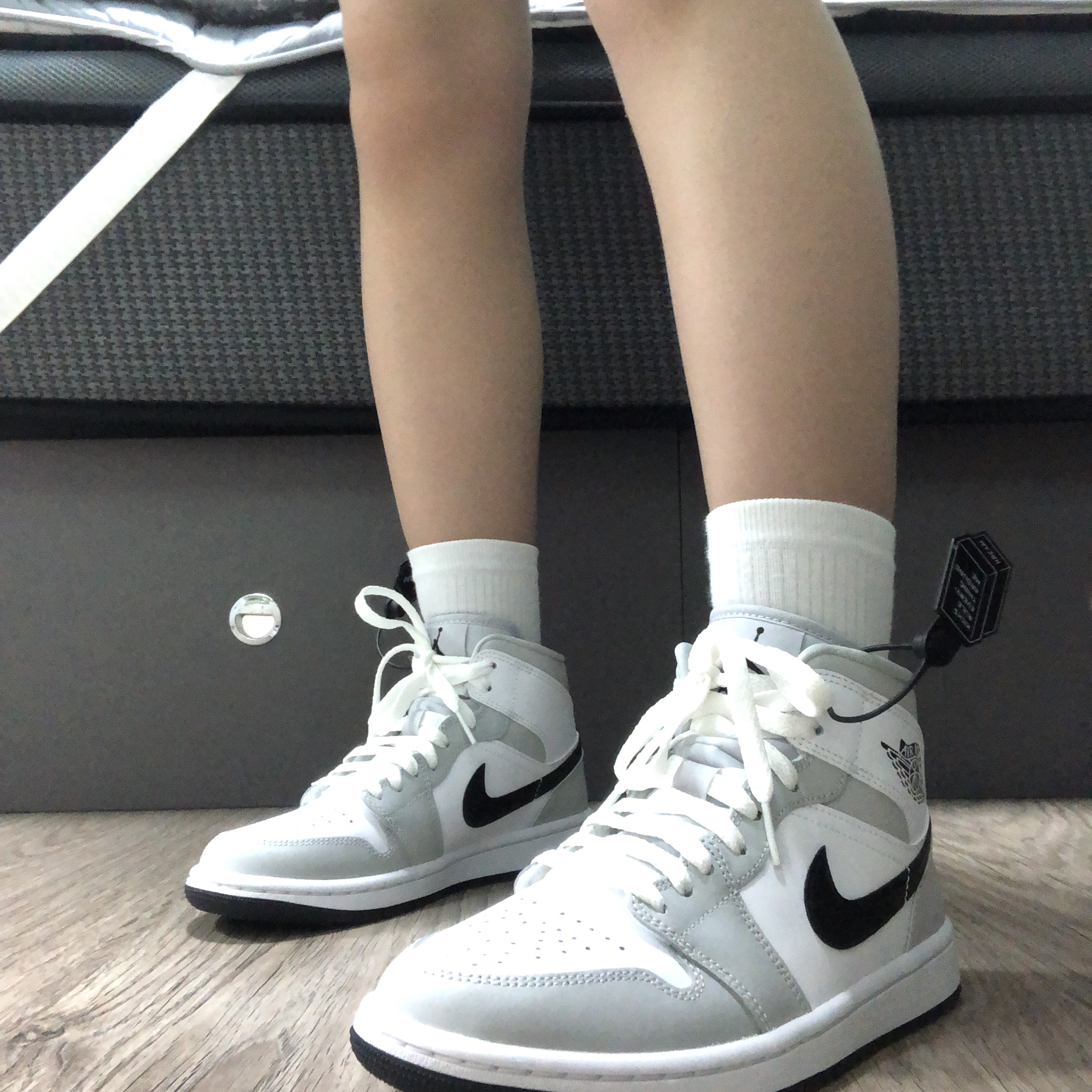 (W) Jordan 1 Mid Grey Fog 착용 스타일