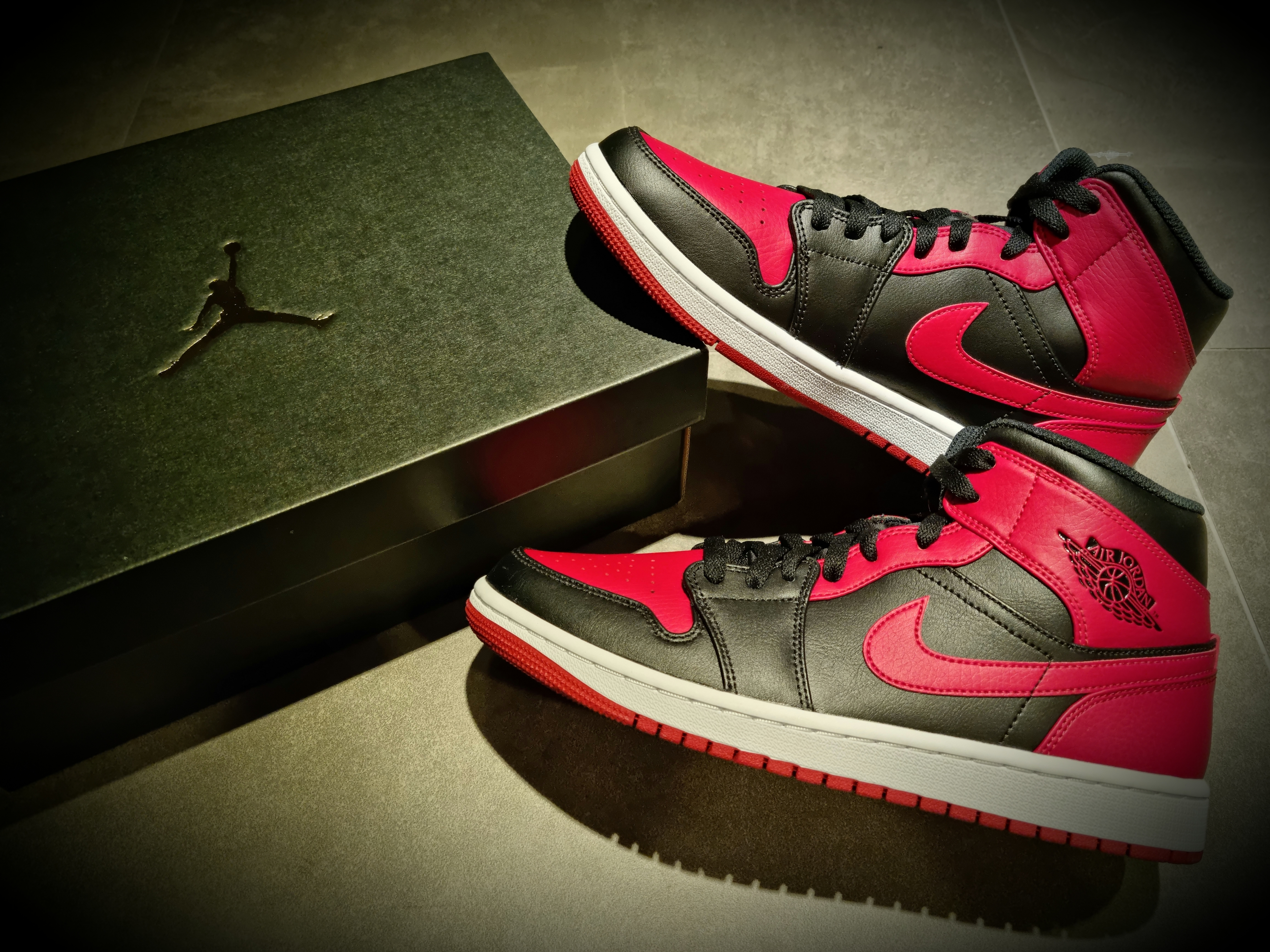 Jordan 1 Mid Bred Banned 2020 착용 스타일 - 3