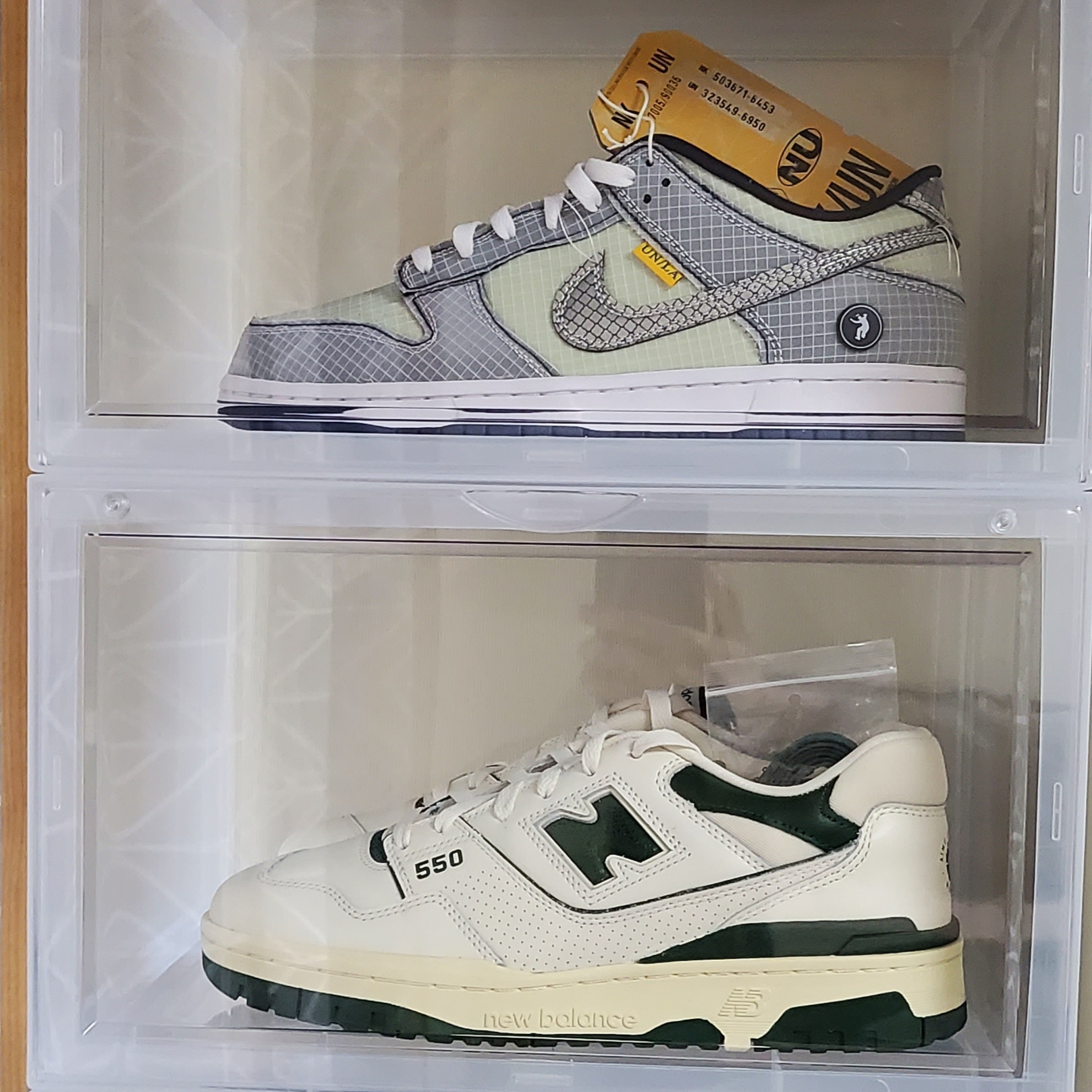 Nike x Union Dunk Low Passport Pack Pistachio, New Balance x Aime Leon Dore 550 Botanical Green 착용 스타일