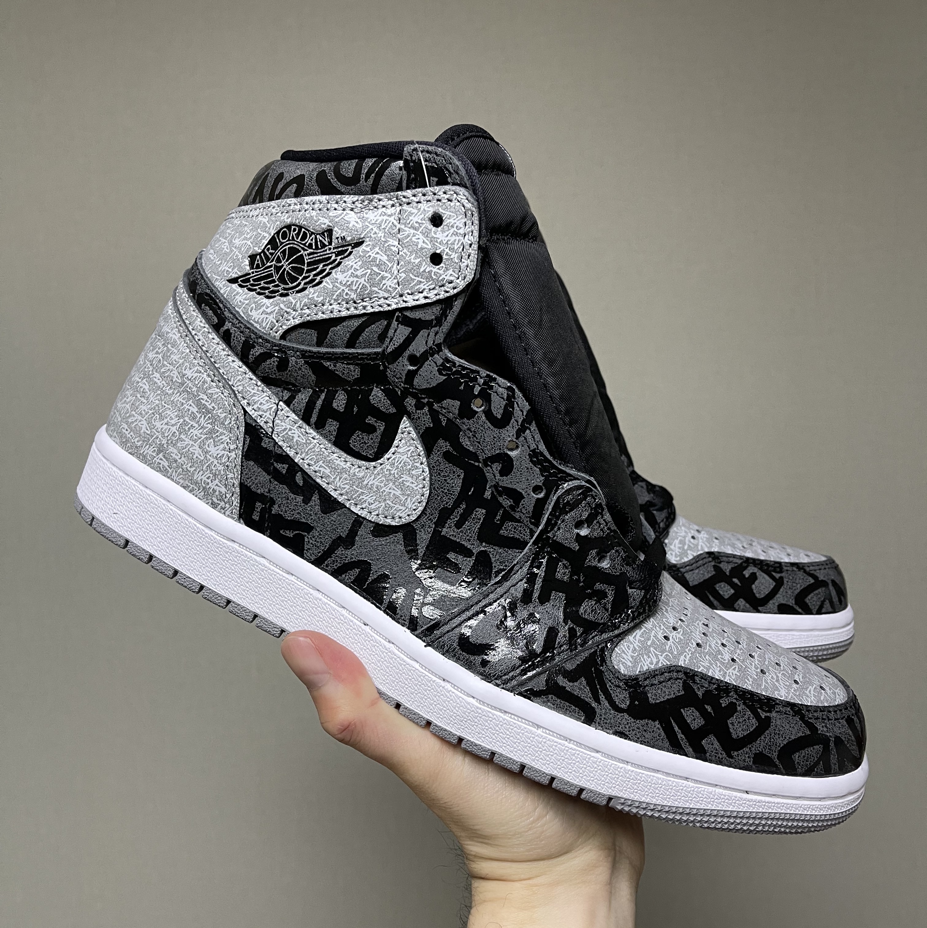 Jordan 1 Retro High OG Rebellionaire 착용 스타일 - 3