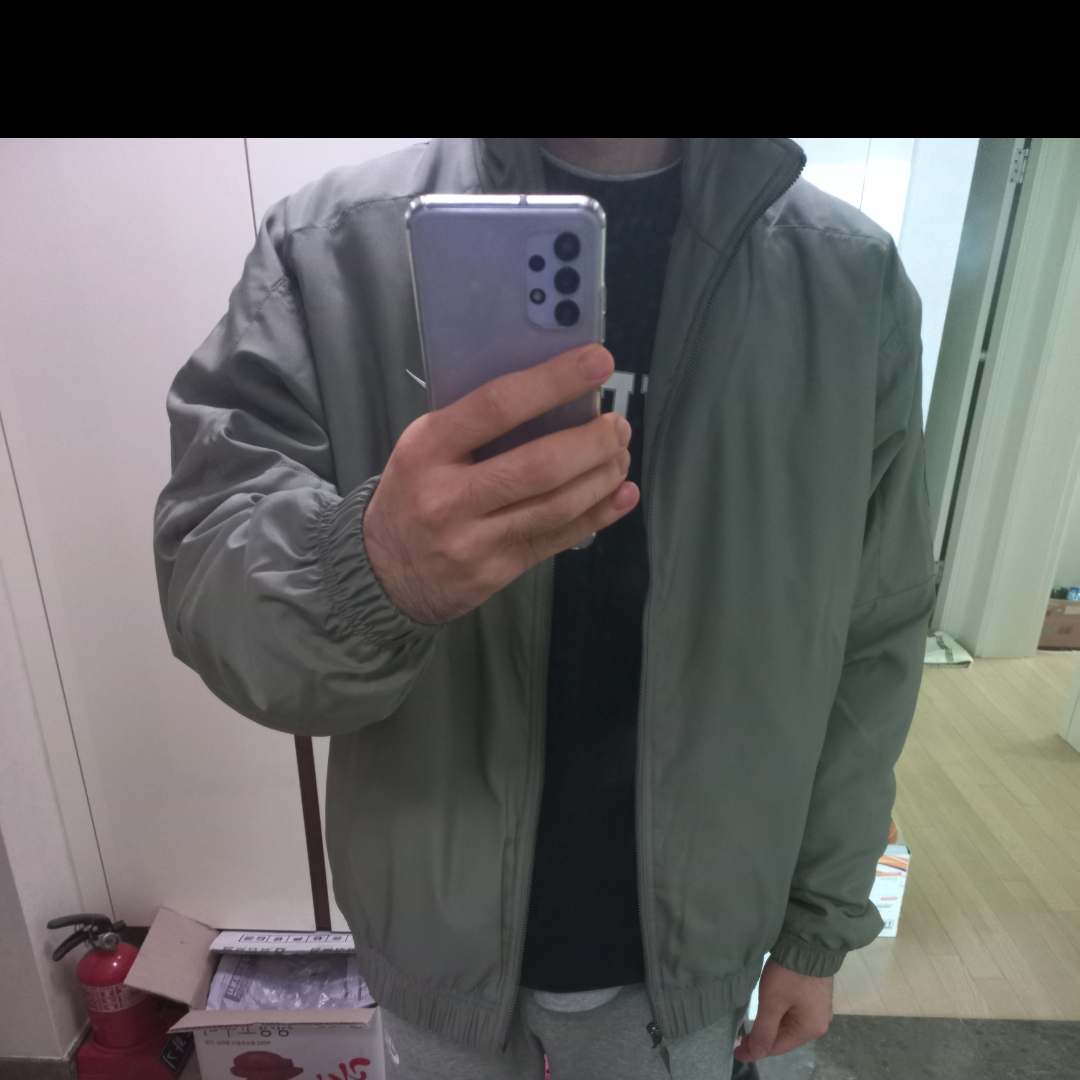 Nike NRG Solo Swoosh Satin Bomber Jacket Light Army - US/EU 착용 스타일
