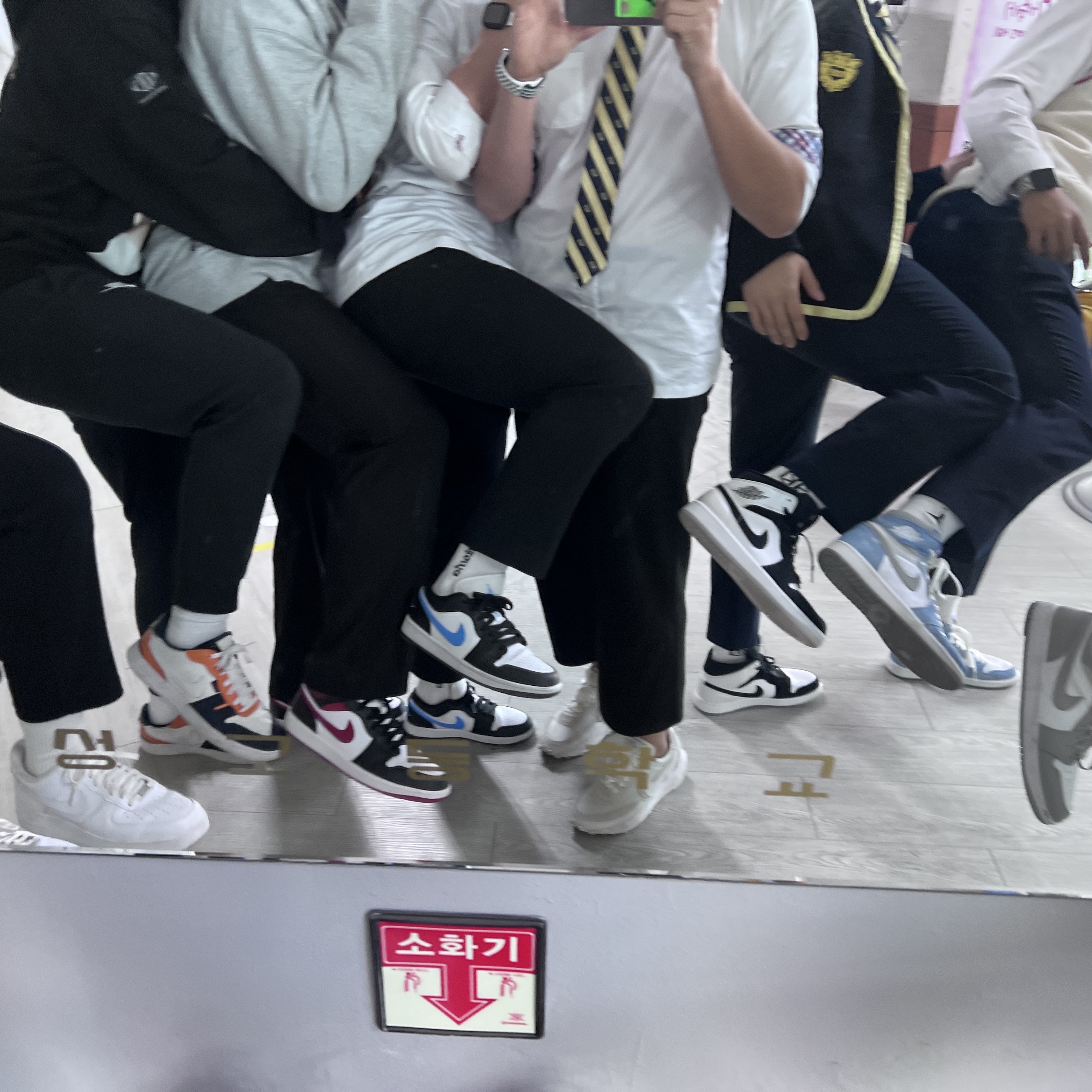 Jordan 1 Retro High OG Hyper Royal, Jordan 1 Mid SE Diamond 착용 스타일 - 2