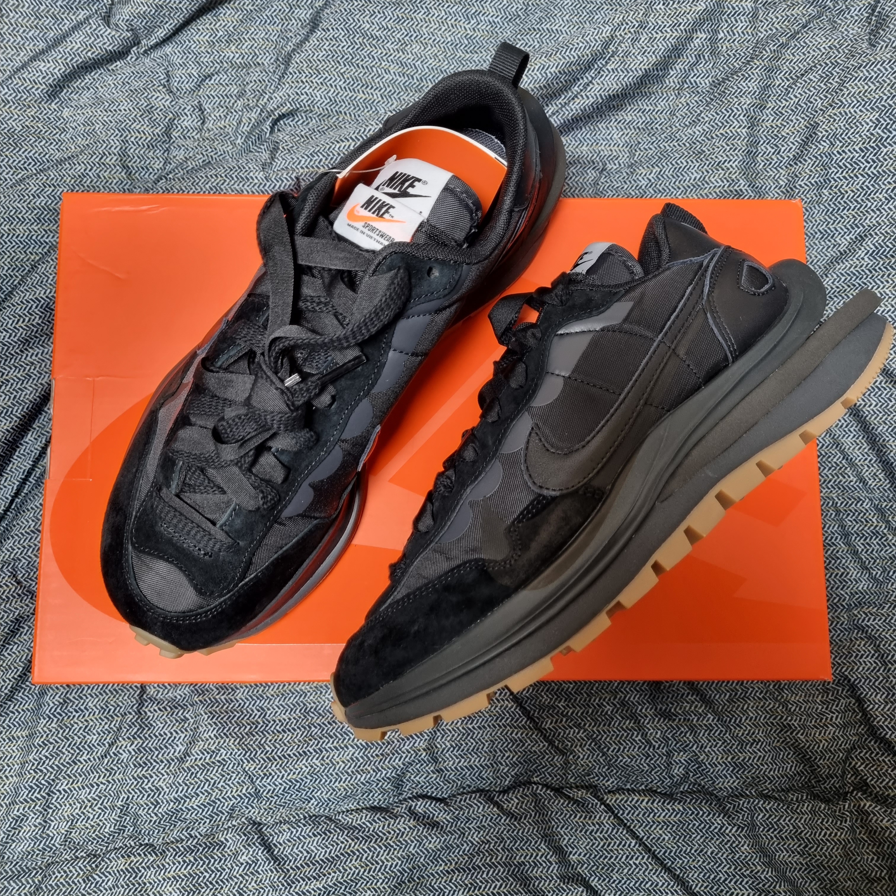 Nike x Sacai VaporWaffle Black and Gum 착용 스타일