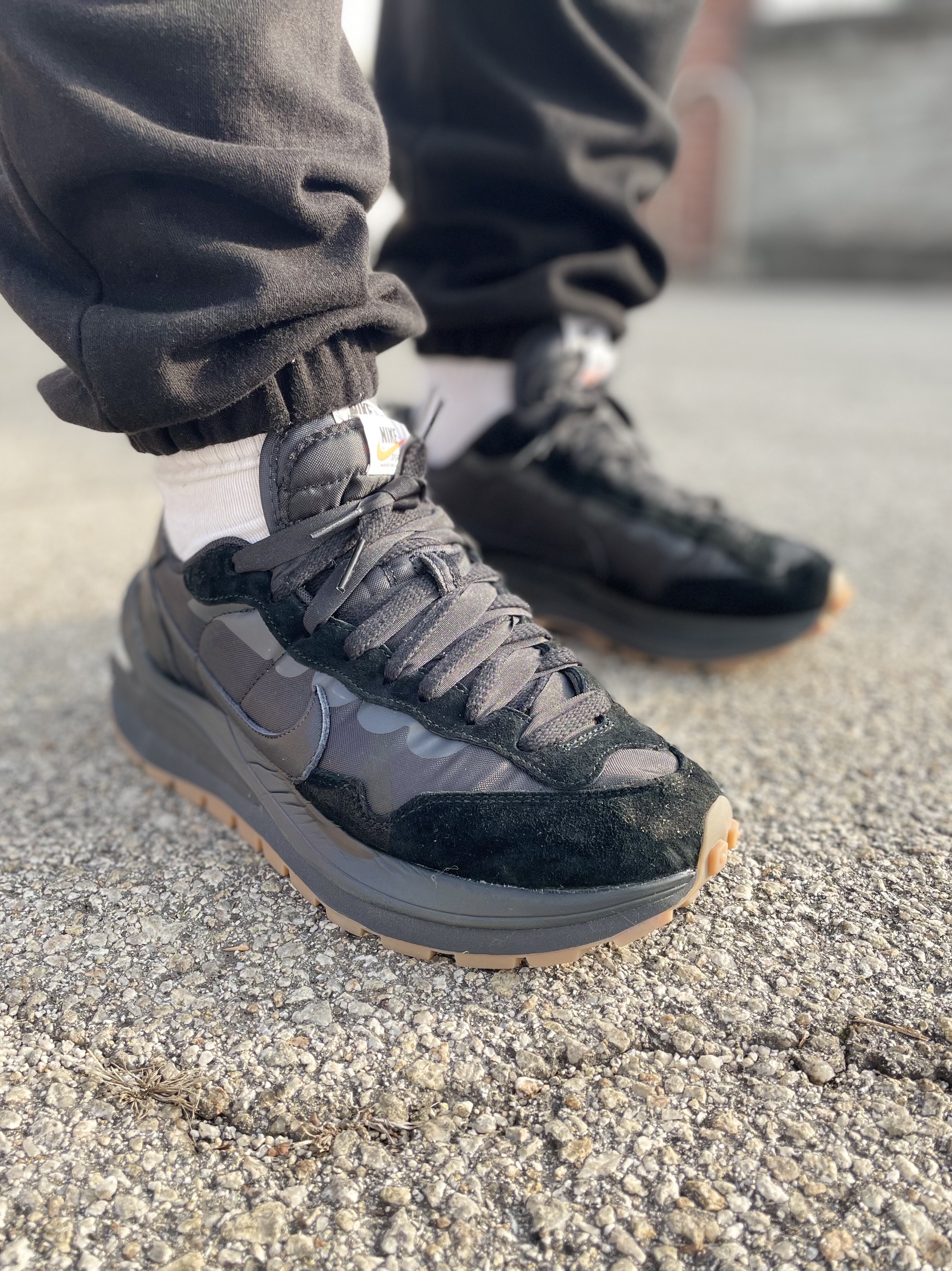 Nike x Sacai VaporWaffle Black and Gum 착용 스타일