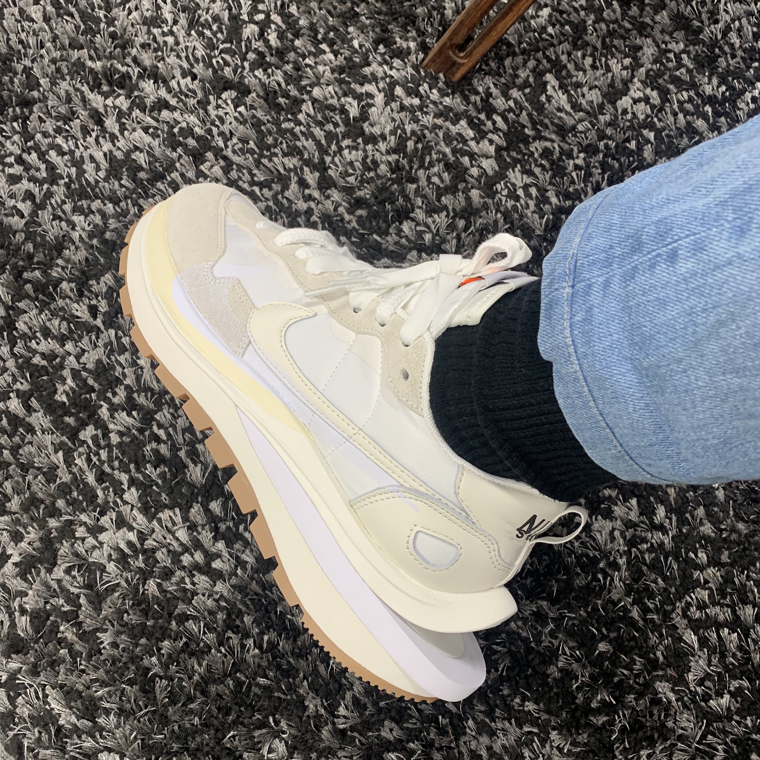 Nike x Sacai VaporWaffle White and Gum 착용 스타일
